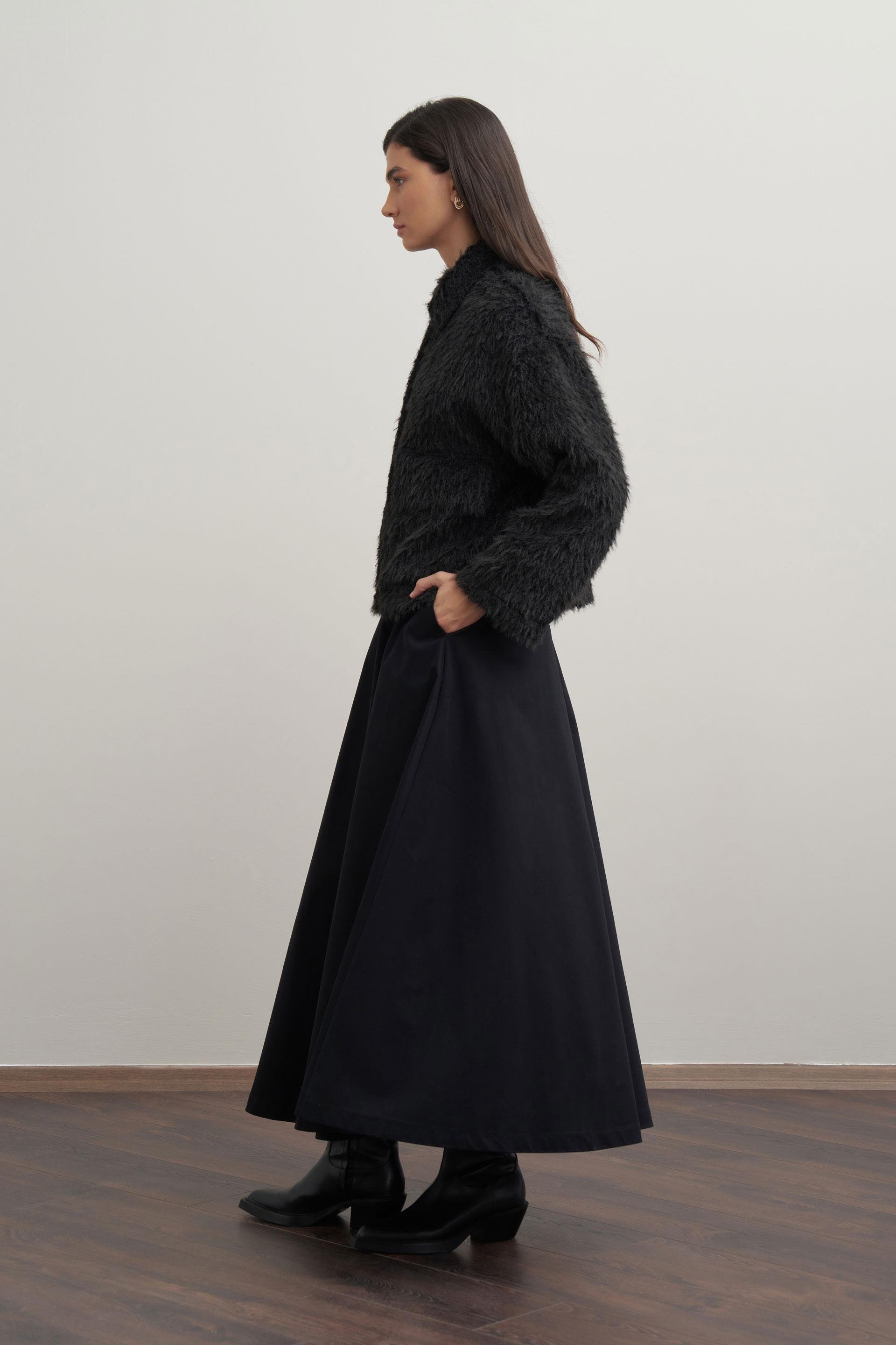 Siyah-Gold Dügmeli Peluş Ceket