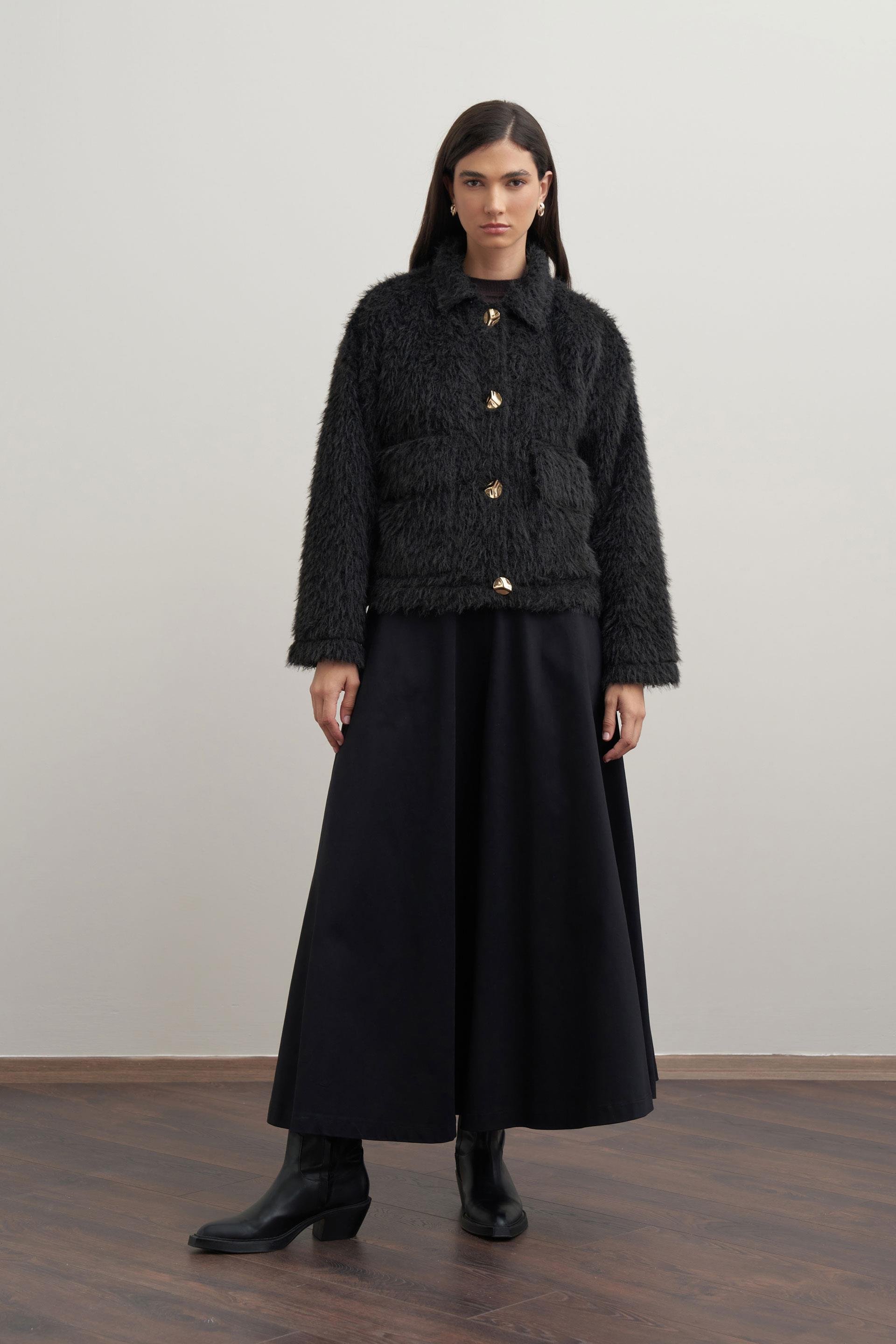 Siyah-Gold Dügmeli Peluş Ceket