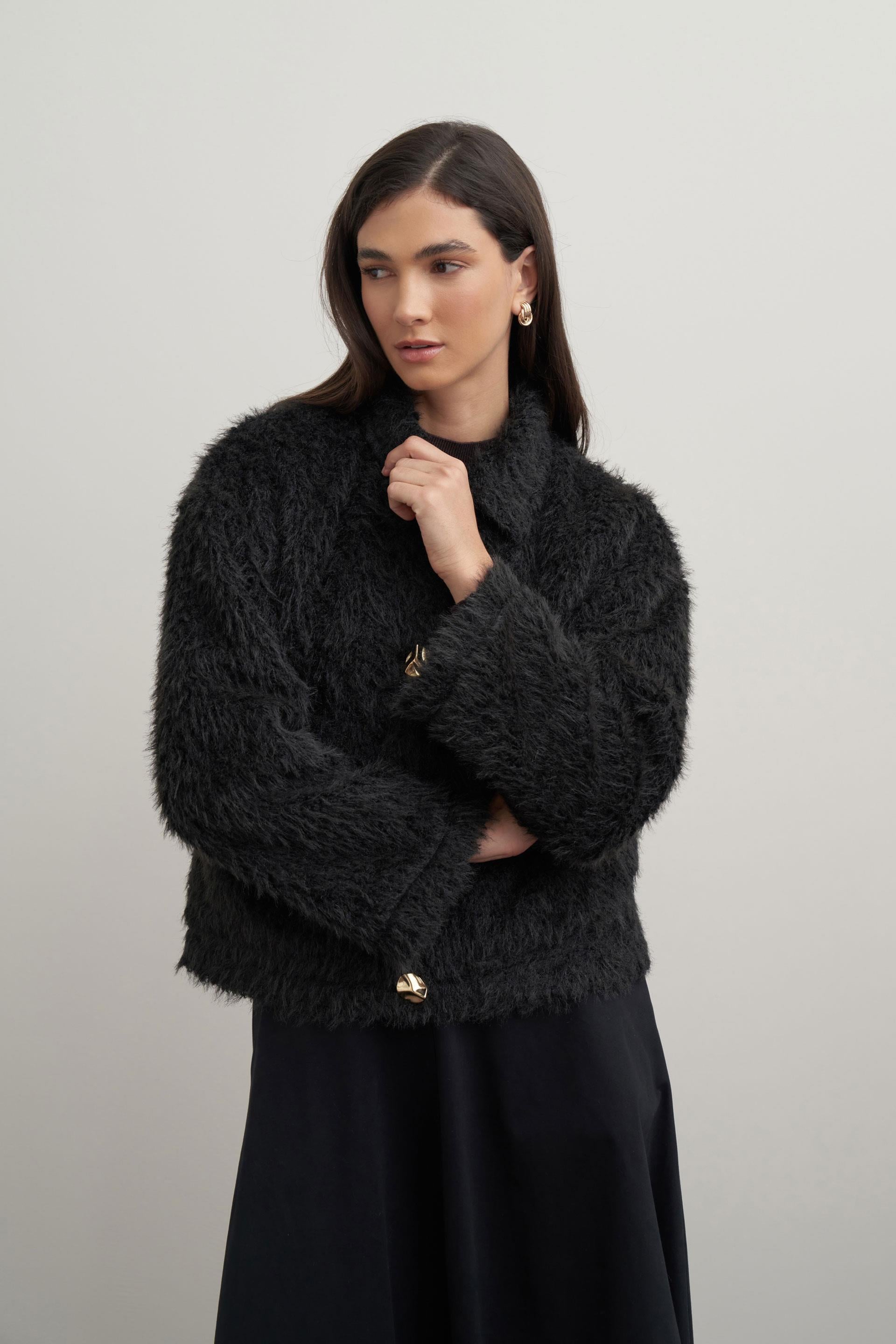 Siyah-Gold Dügmeli Peluş Ceket