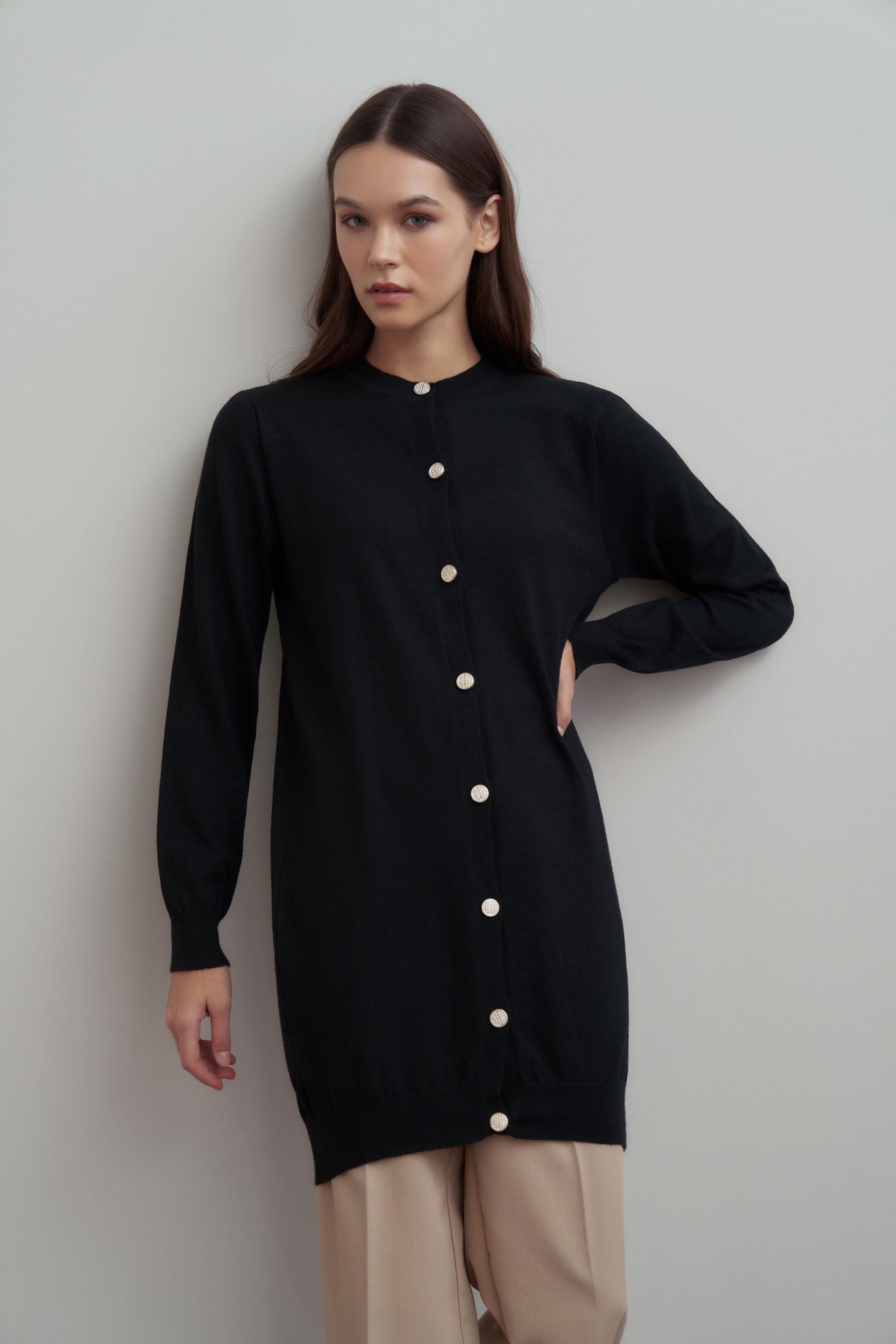 Siyah-Gold Dügmeli Uzun Triko Hırka