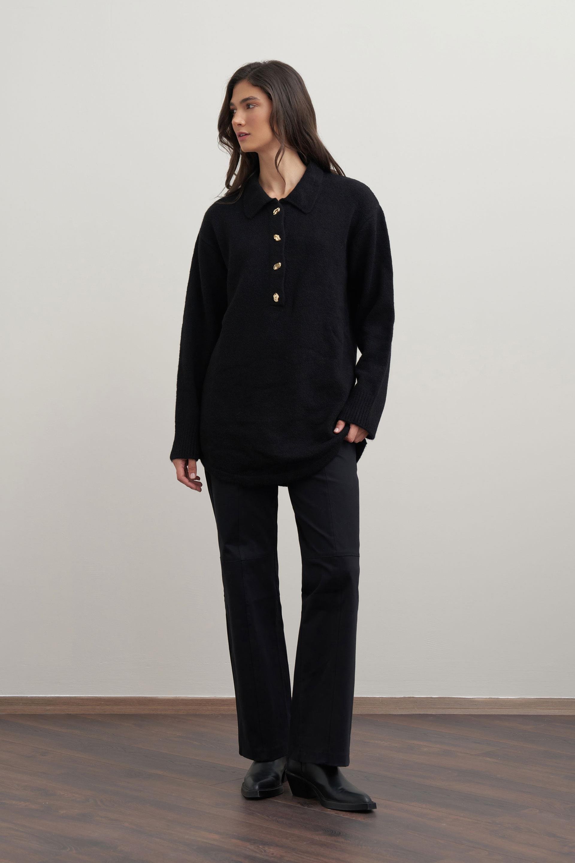 Siyah-Gold Dügmeli Yarım Patlı Kazak