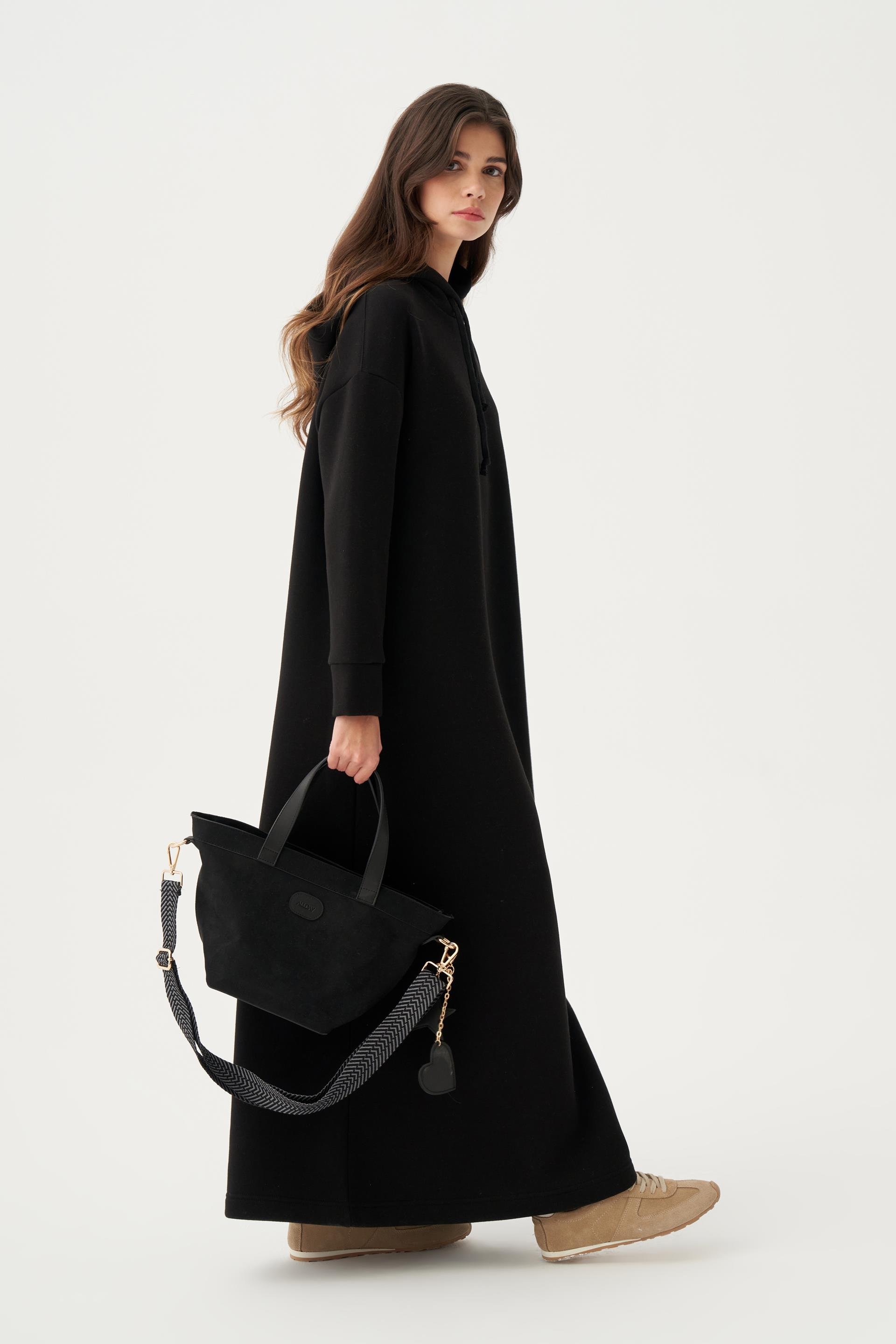 Siyah-Kapüşonlu Basic Elbise