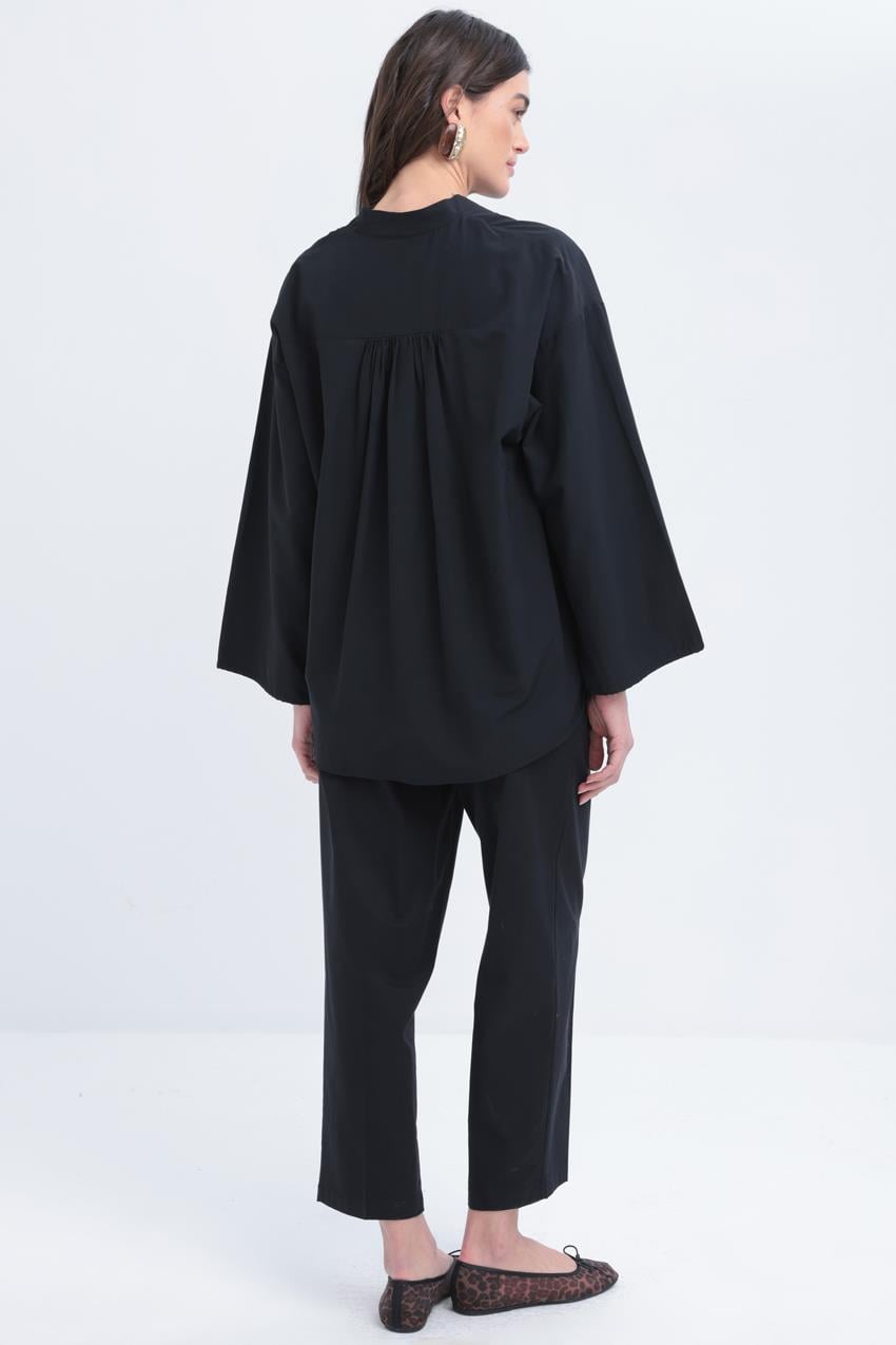 Siyah-Kolları Büzgülü Düğmeli Gömlek