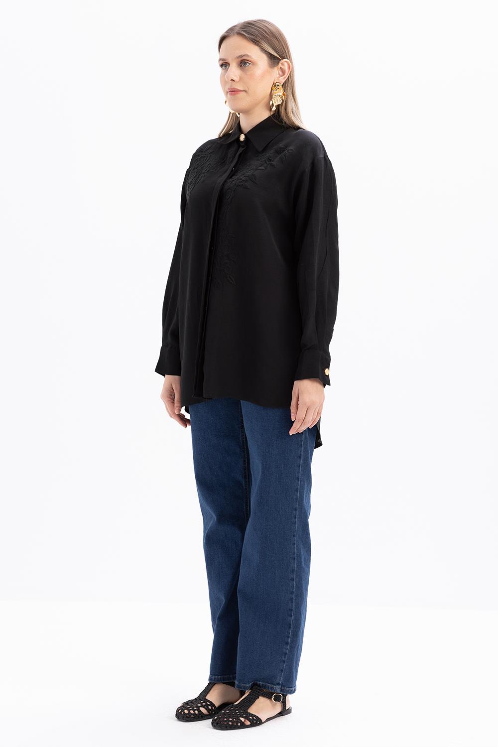 Siyah-Nakışlı Keten Gömlek