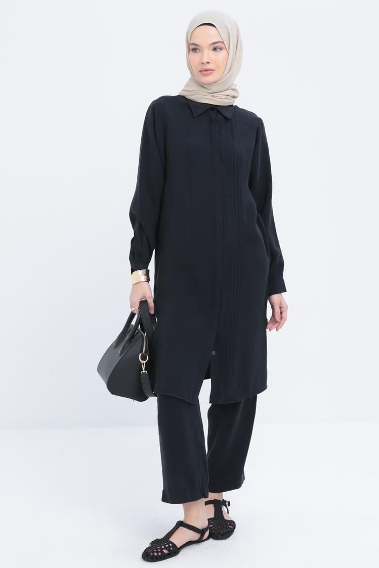 Siyah-Nervürlü Yırtmaçlı Modal Pantolonlu Takım