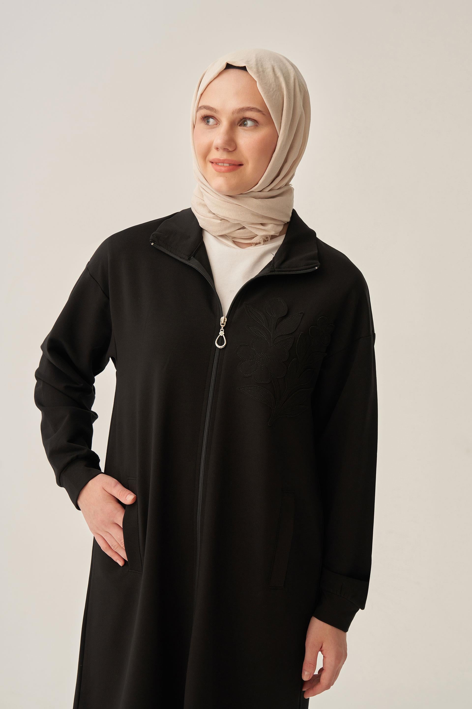 Siyah-Pamuklu Aplike Detaylı Fermuarlı Sweat