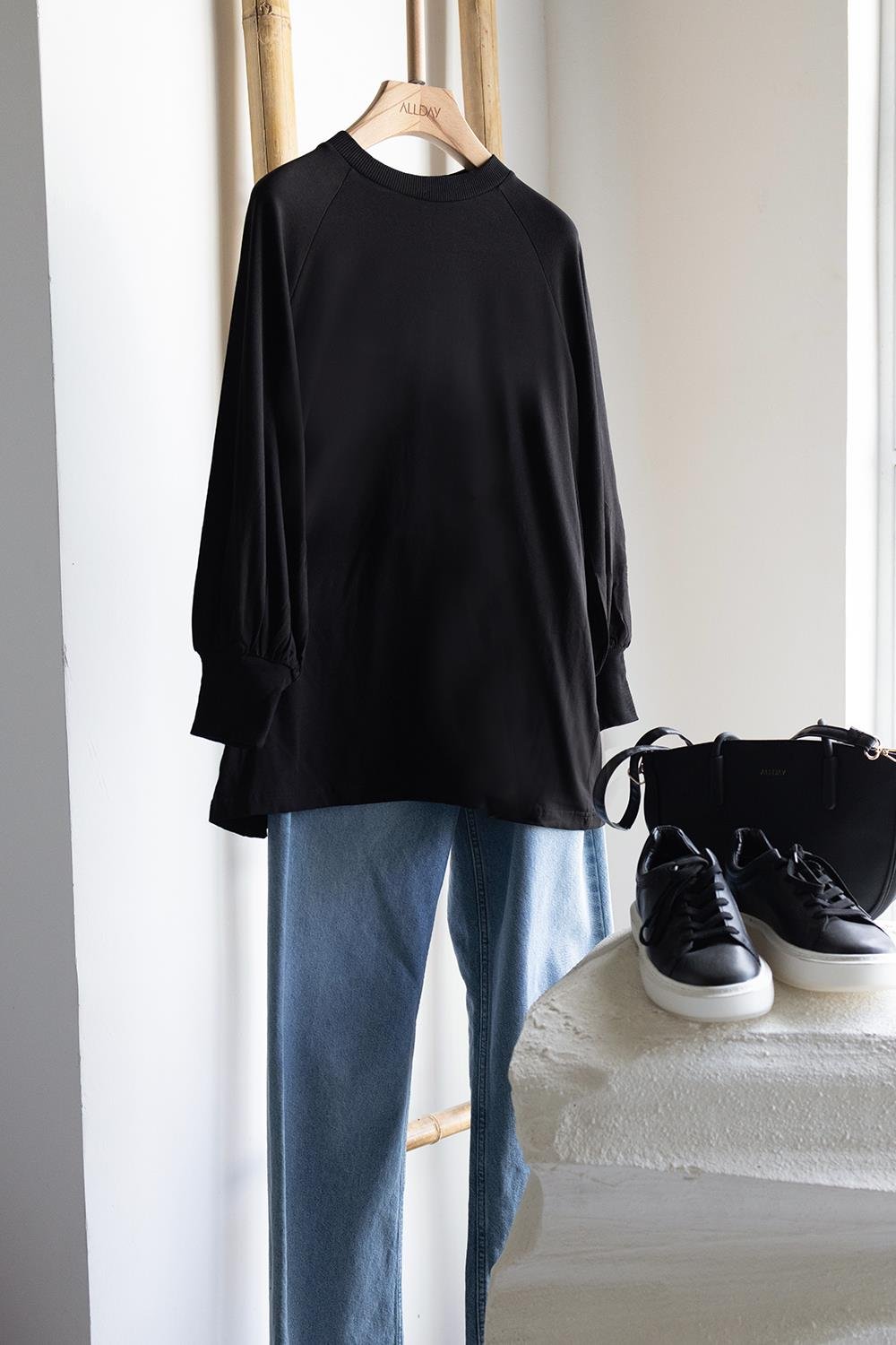 Siyah-Pamuklu Bisiklet Yaka Kolları Büzgülü Uzun Kollu Likralı T-Shirt