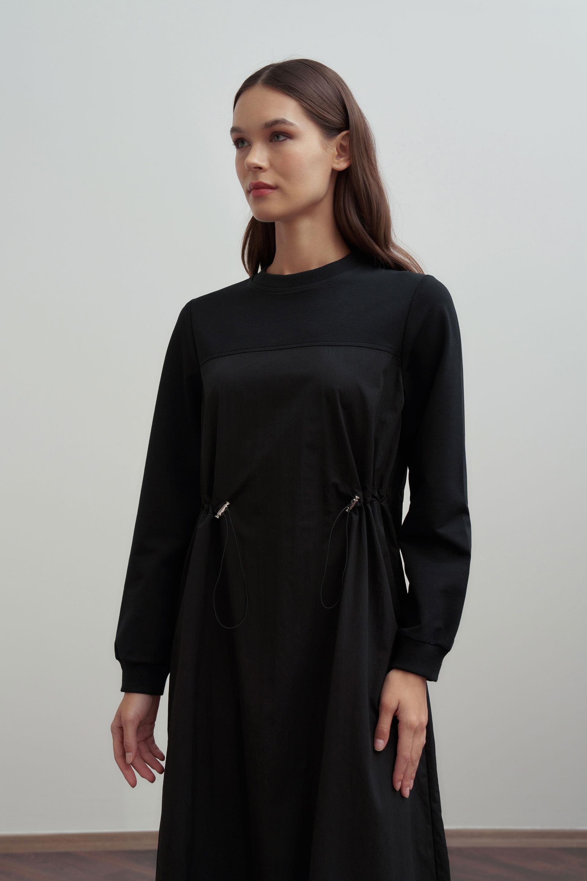 Siyah-Pamuklu Lastikli Bel Ayarlı Elbise