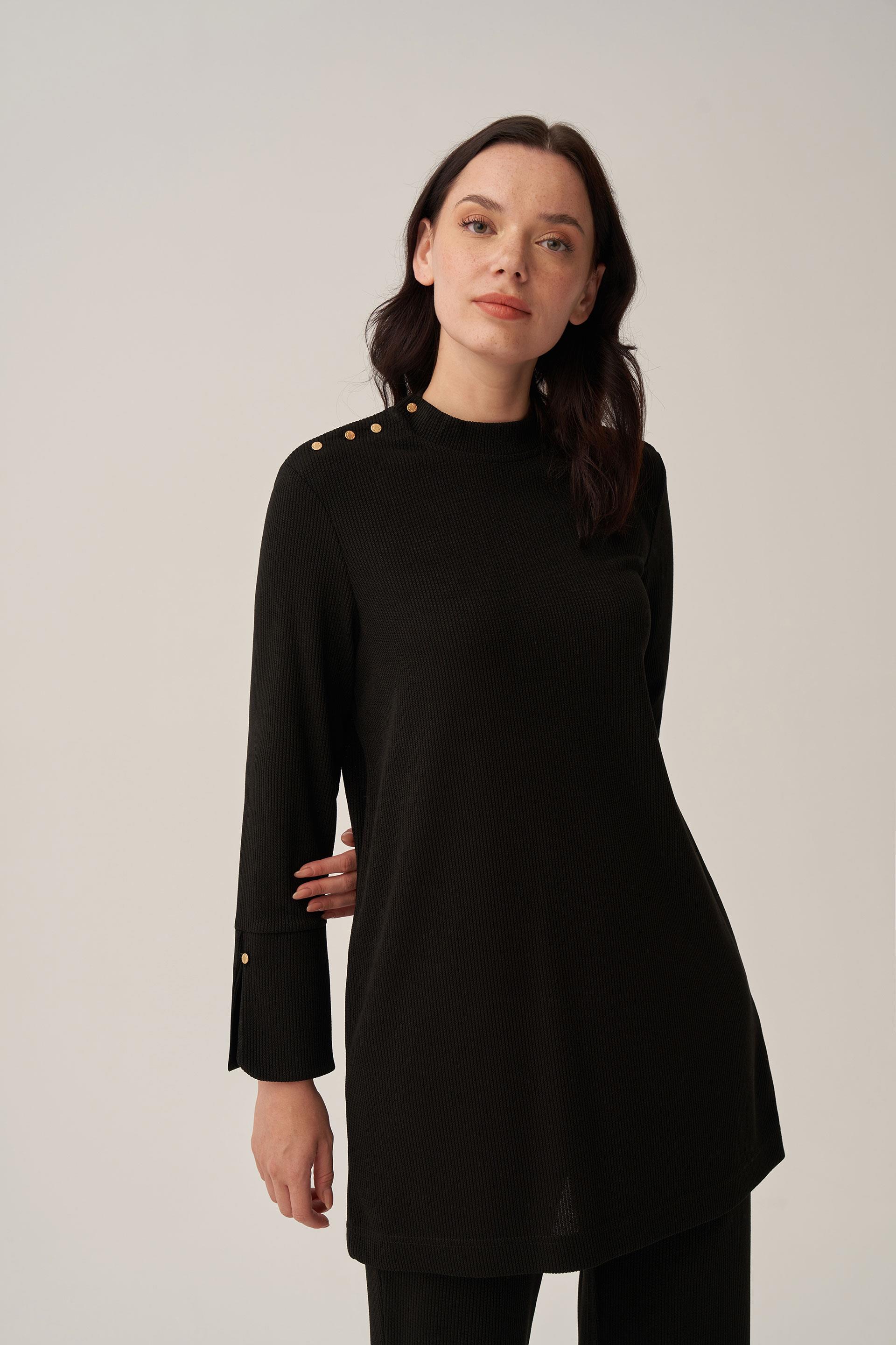 Siyah-Pilise Detaylı Pantolonlu Takım