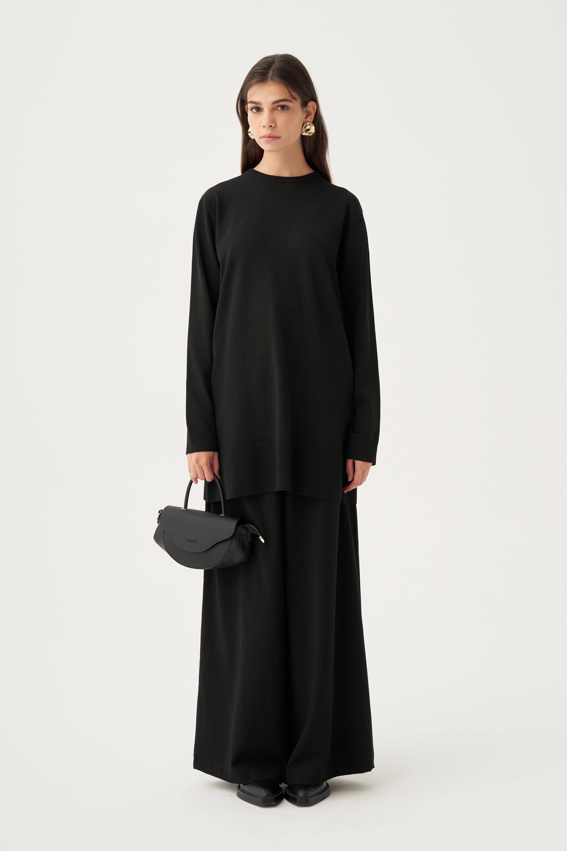 Siyah-Ribana Detaylı Kazak