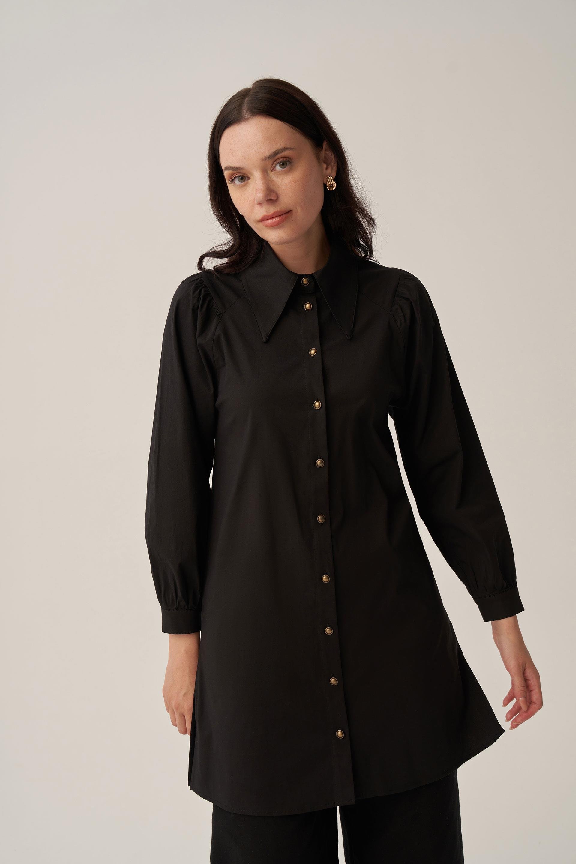 Siyah-Sivri Yakalı Poplin Gömlek