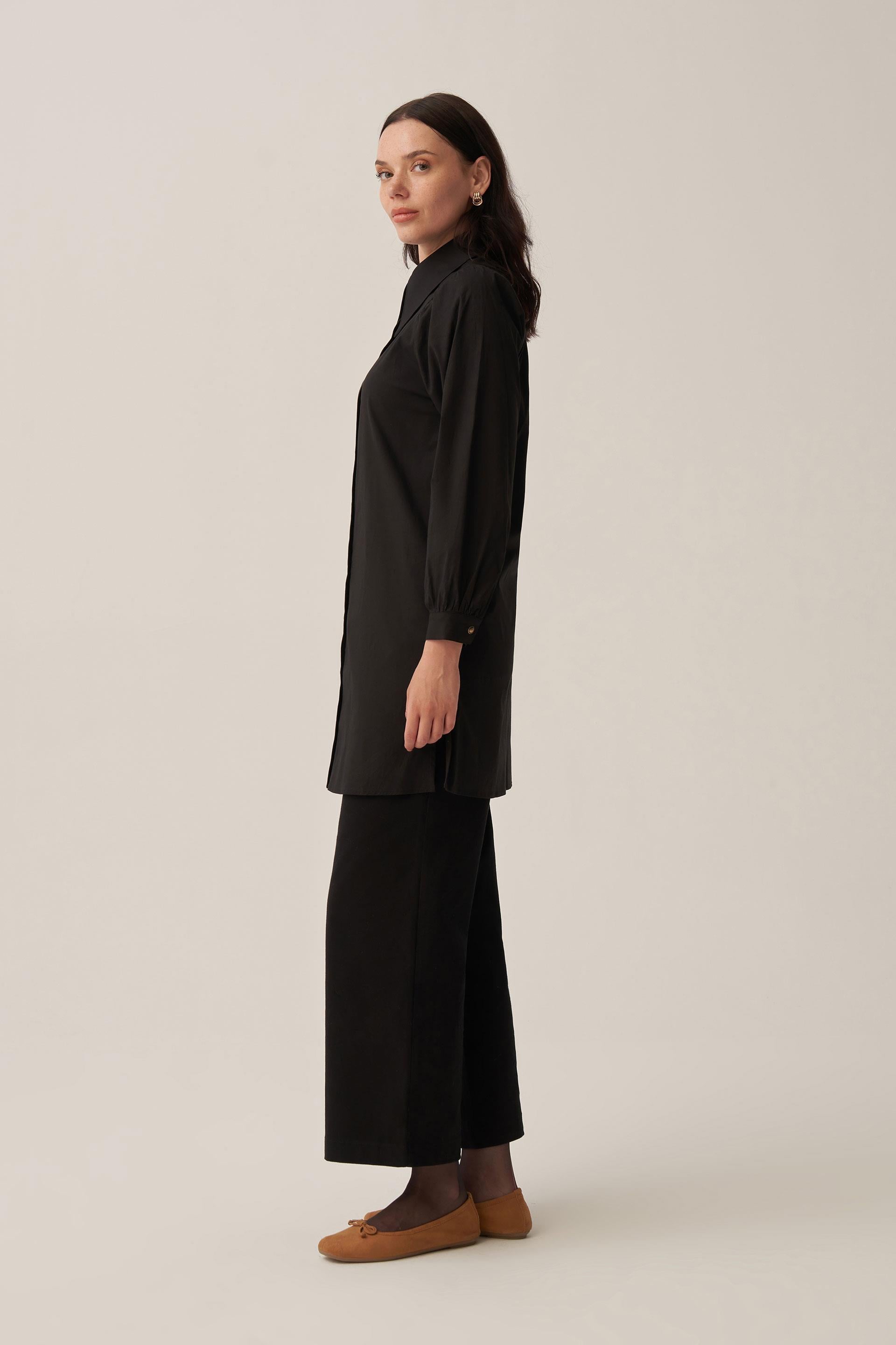 Siyah-Sivri Yakalı Poplin Gömlek