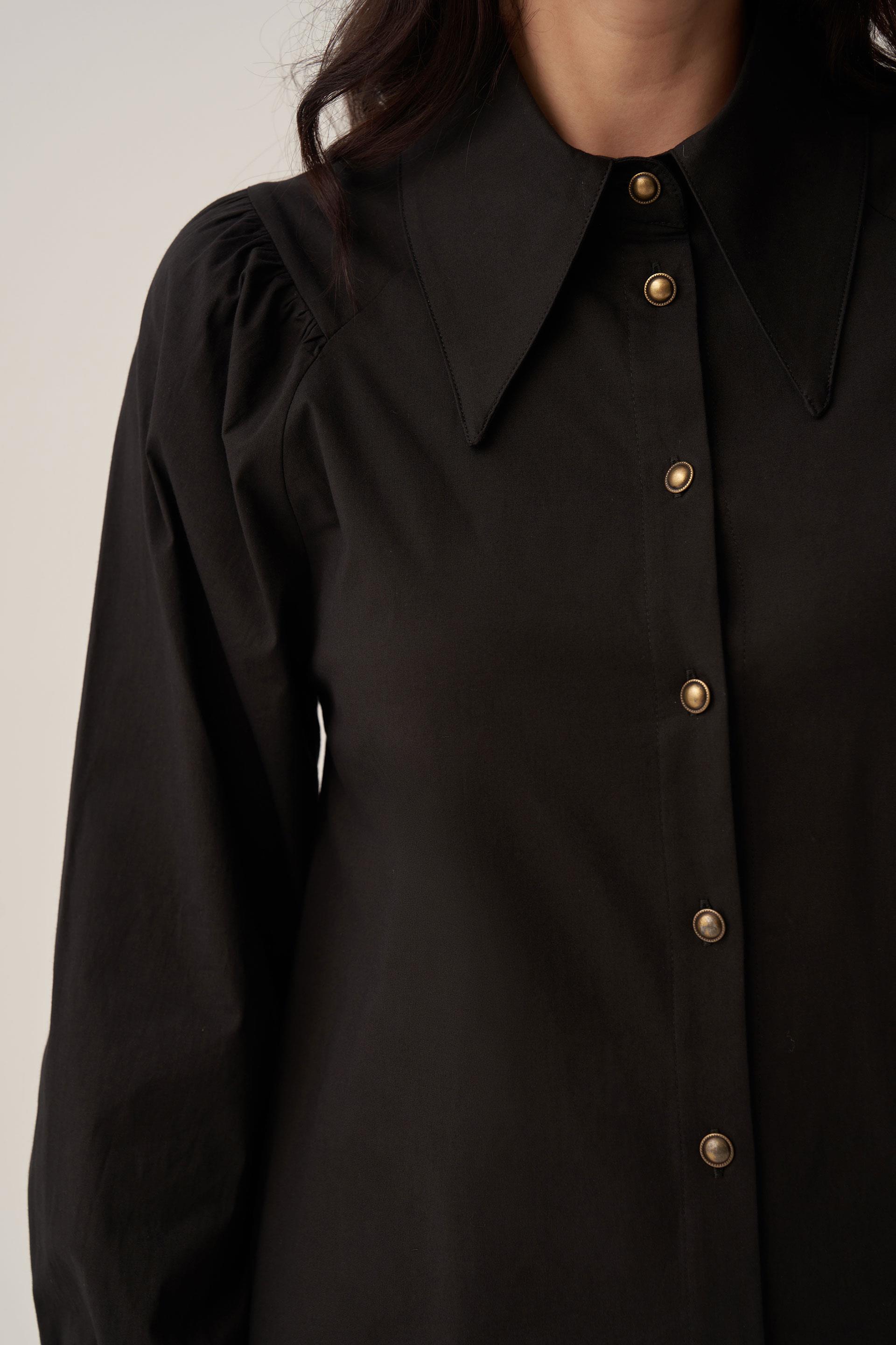 Siyah-Sivri Yakalı Poplin Gömlek