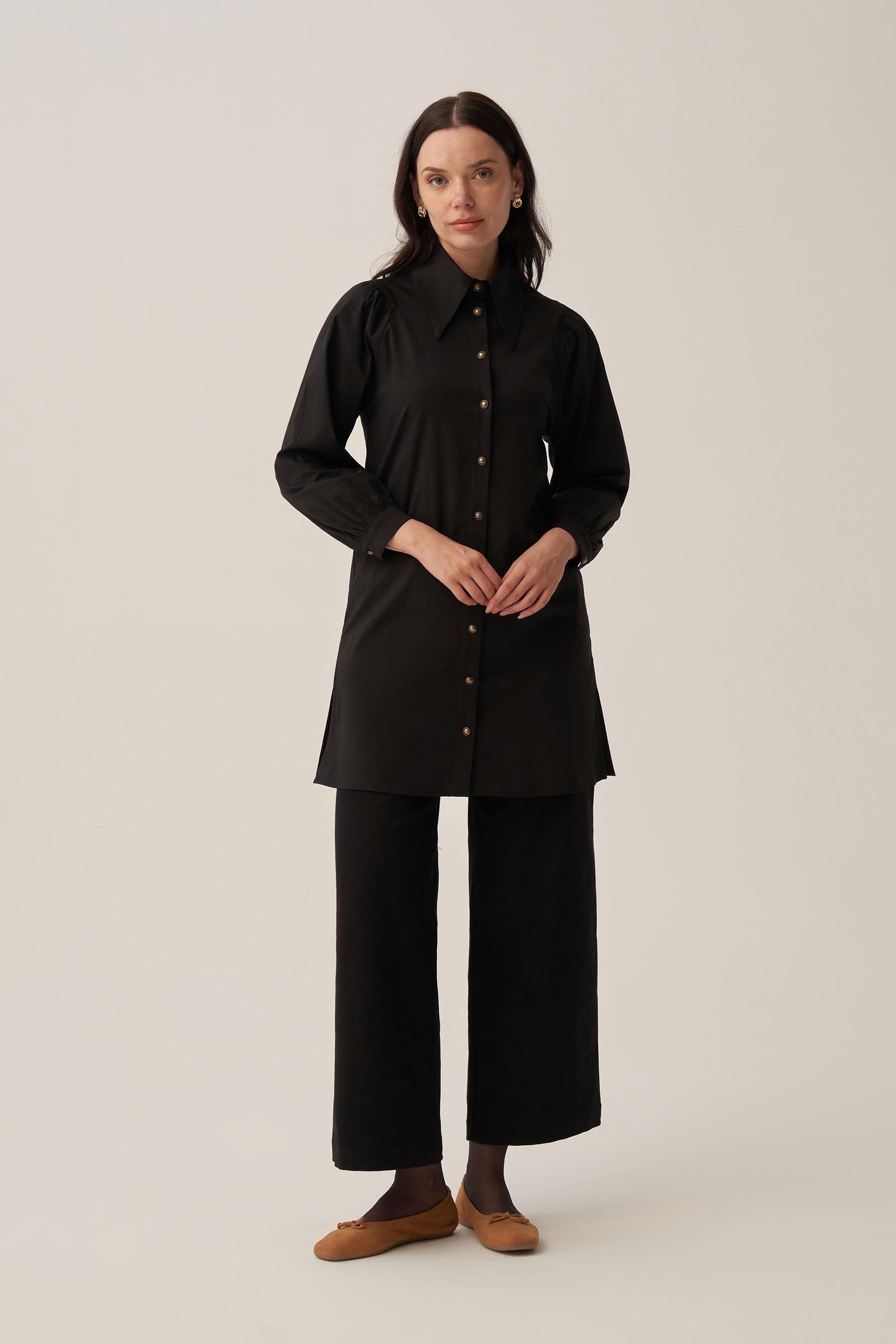 Siyah-Sivri Yakalı Poplin Gömlek