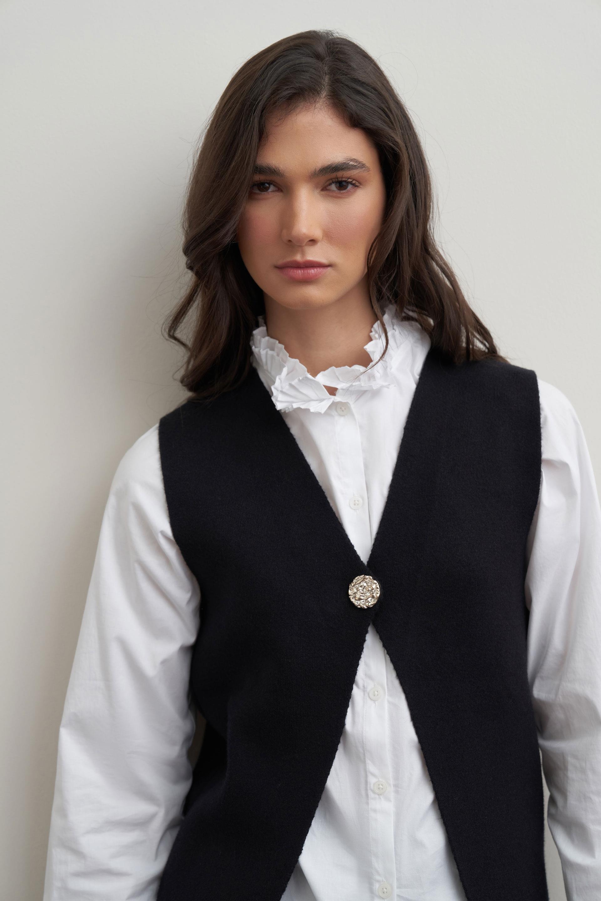 Siyah-Tek Dügmeli Triko Hırka