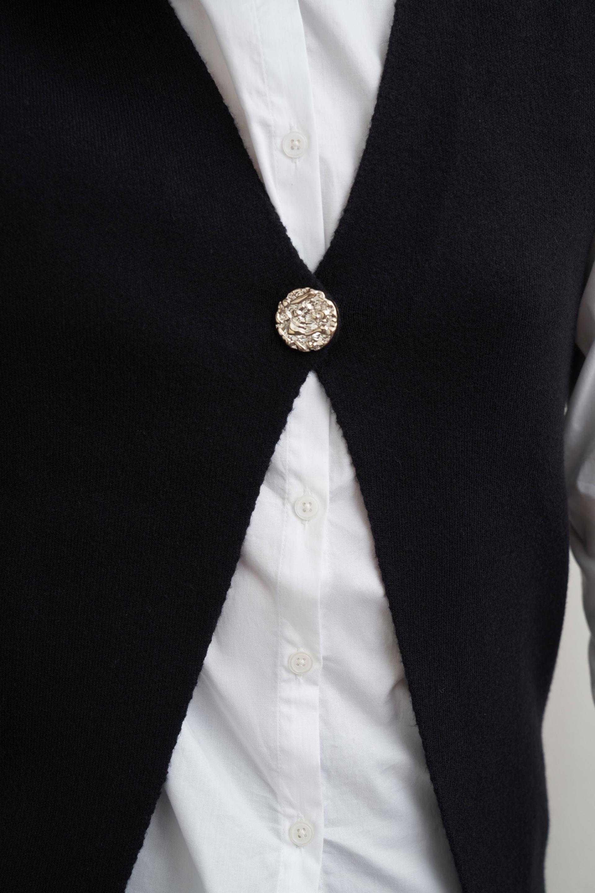 Siyah-Tek Dügmeli Triko Hırka