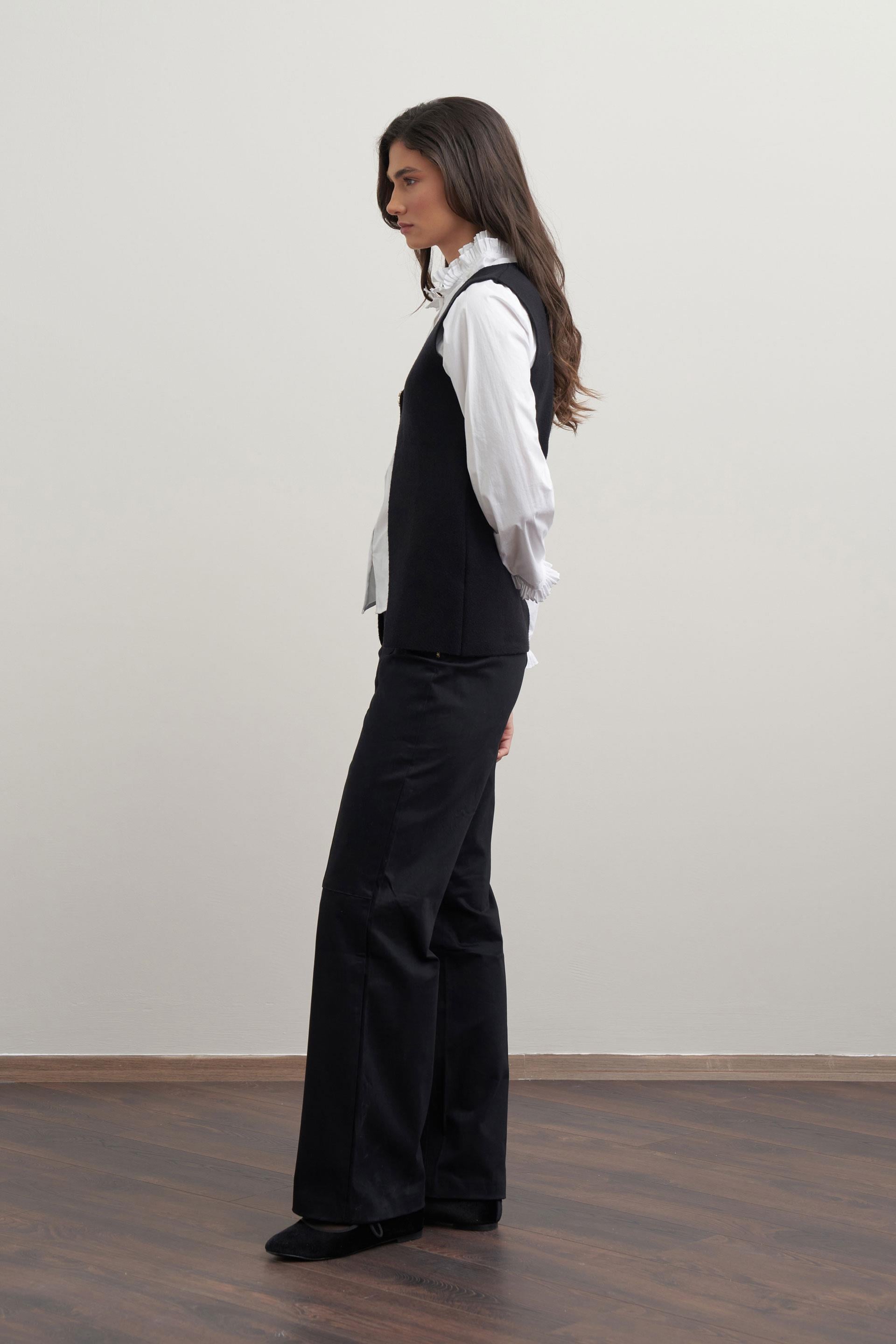 Siyah-Tek Dügmeli Triko Hırka