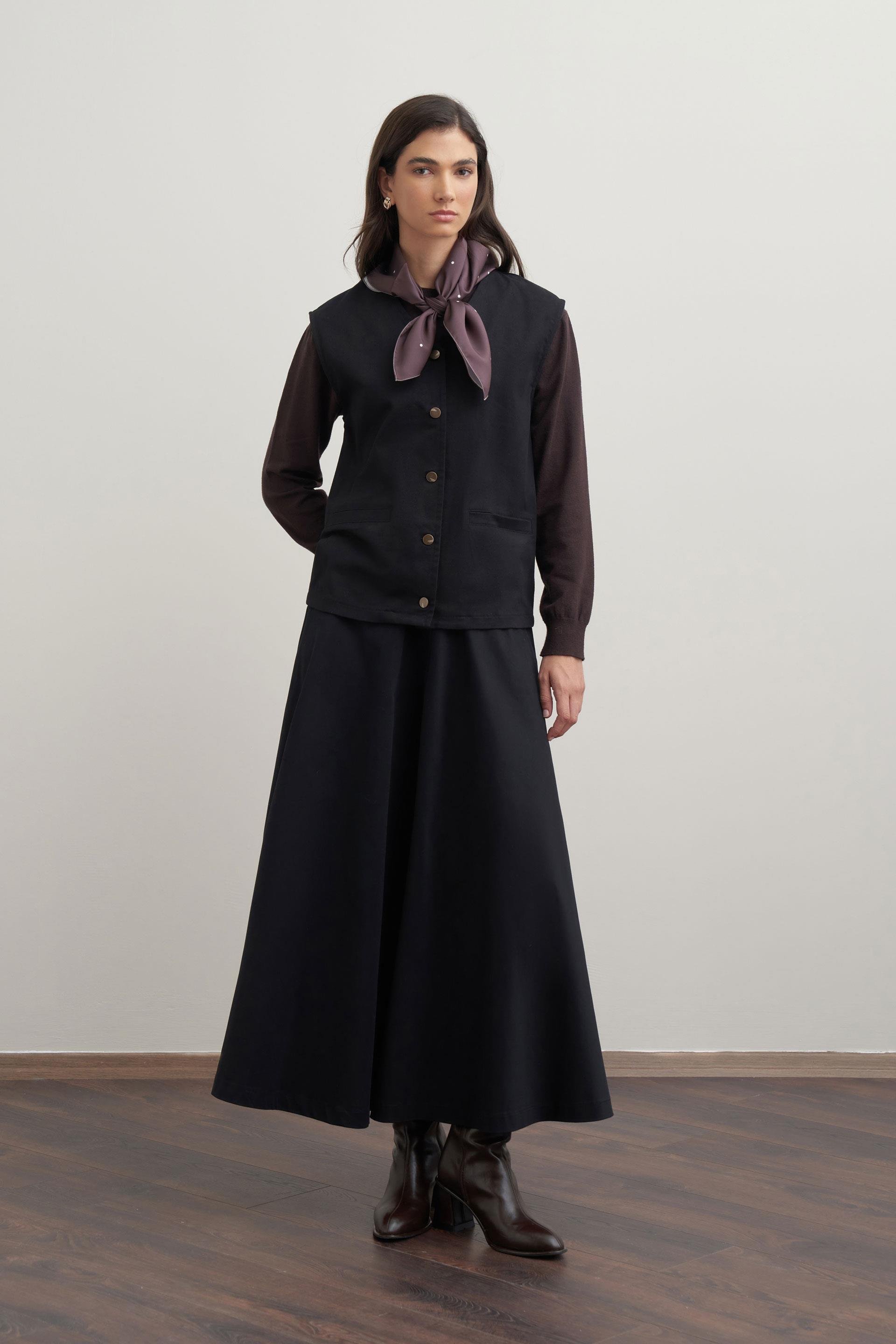 Siyah-V Yaka Düğmeli Gabardin Yelek