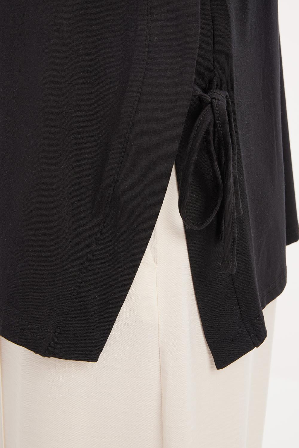 Siyah-Yandan Yırtmaçlı Bağlama Detaylı Likralı Modal Tunik