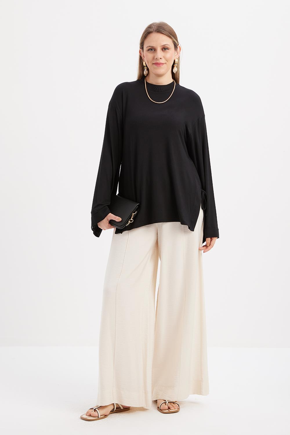 Siyah-Yandan Yırtmaçlı Bağlama Detaylı Likralı Modal Tunik