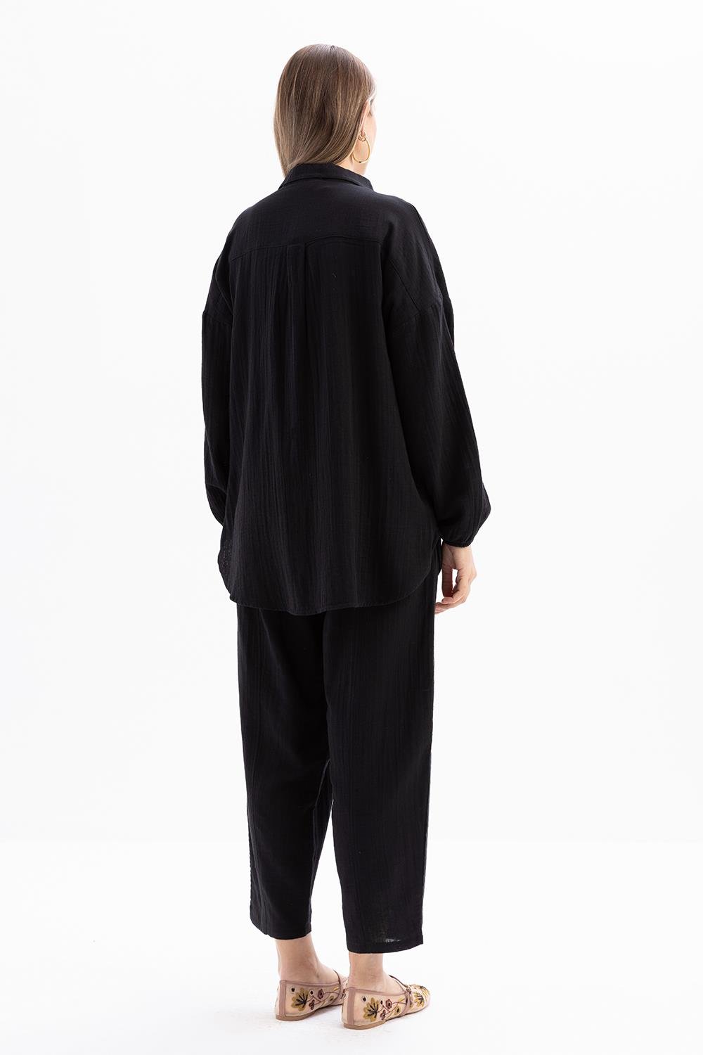 Siyah-Yarım Patlı Düğmeli Müslin Tunik