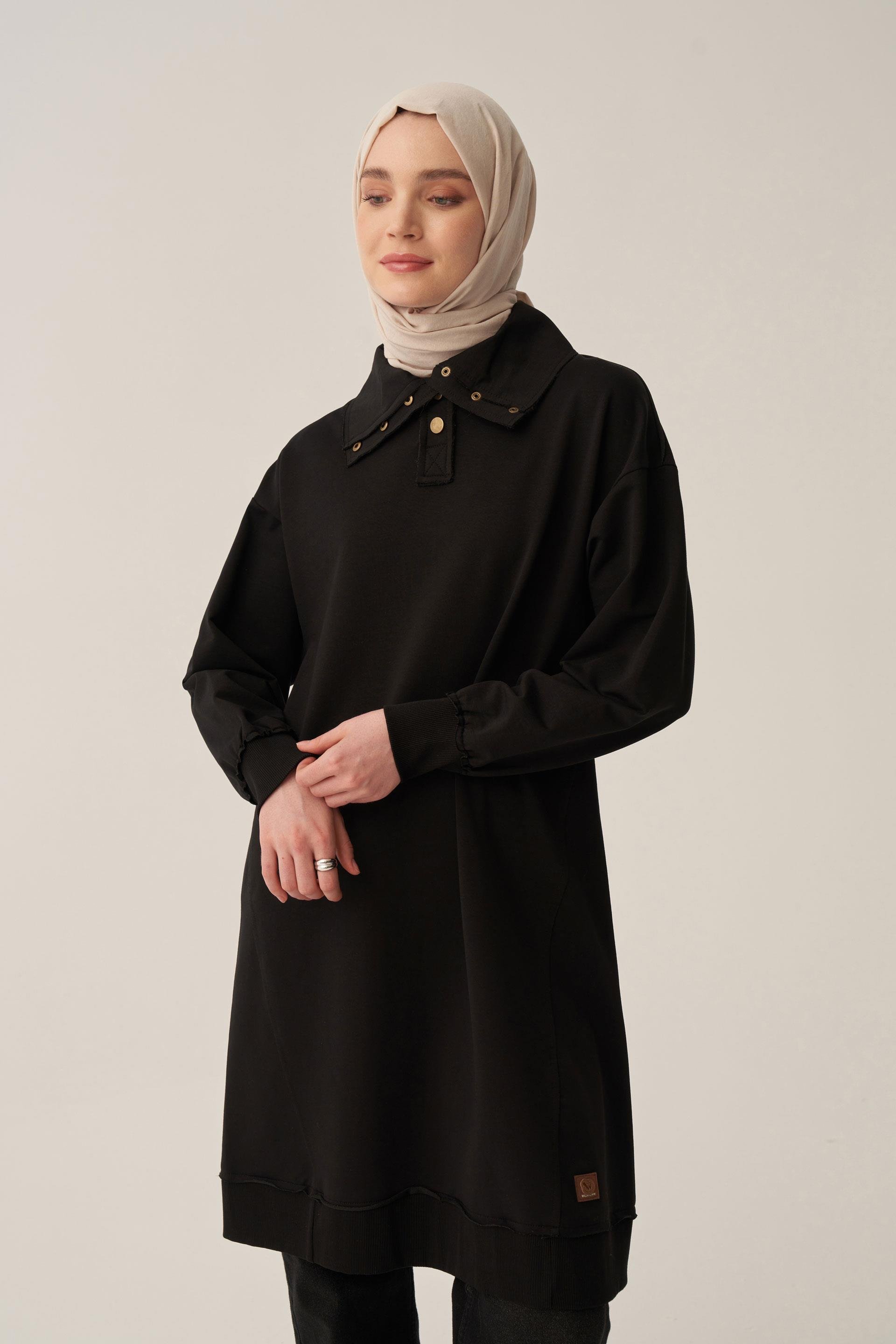 Siyah-Yarım Patlı Yırtmaçlı Keten Tunik