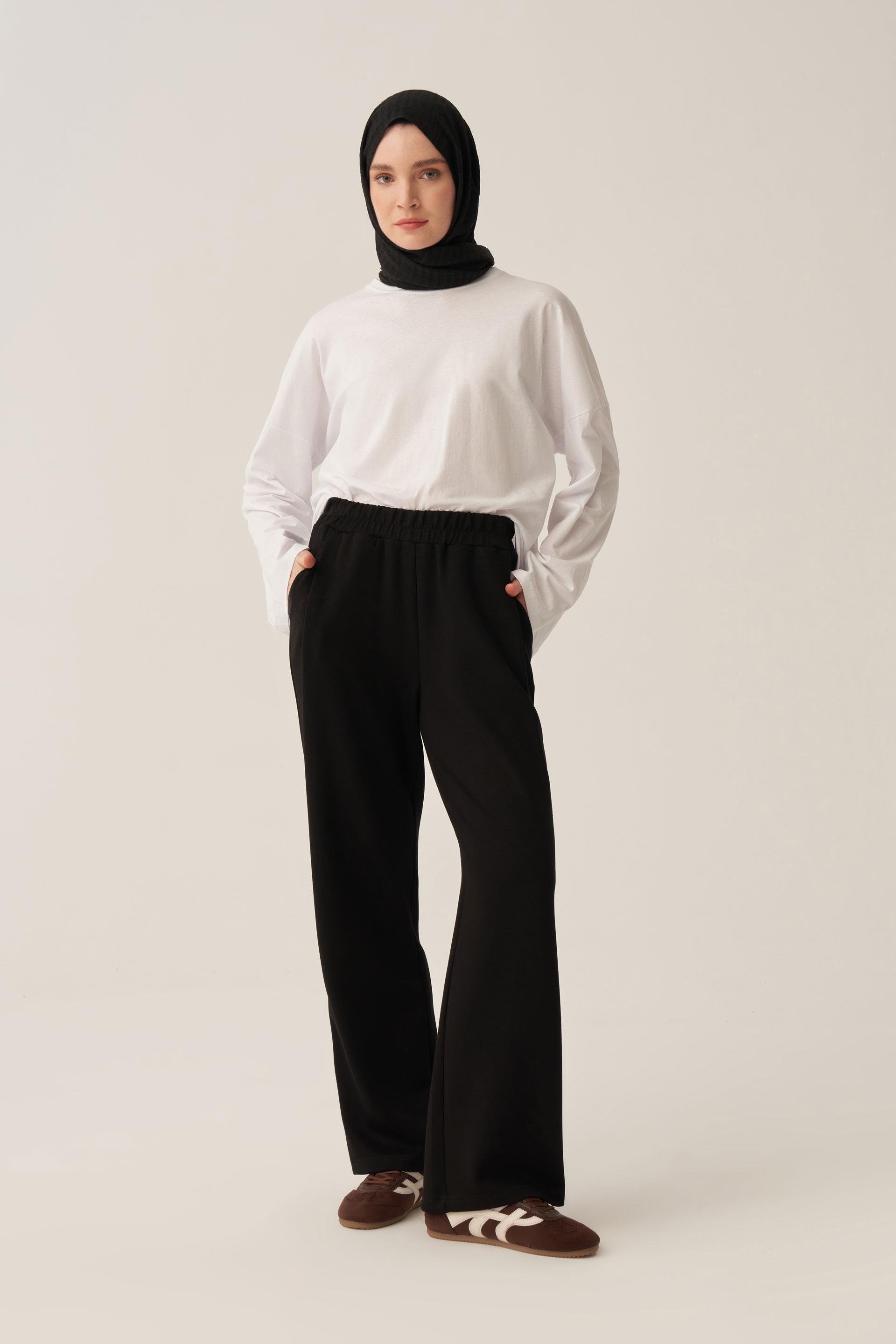 Siyah-Yumuşak Dokulu Bol Paça Eşofman Altı