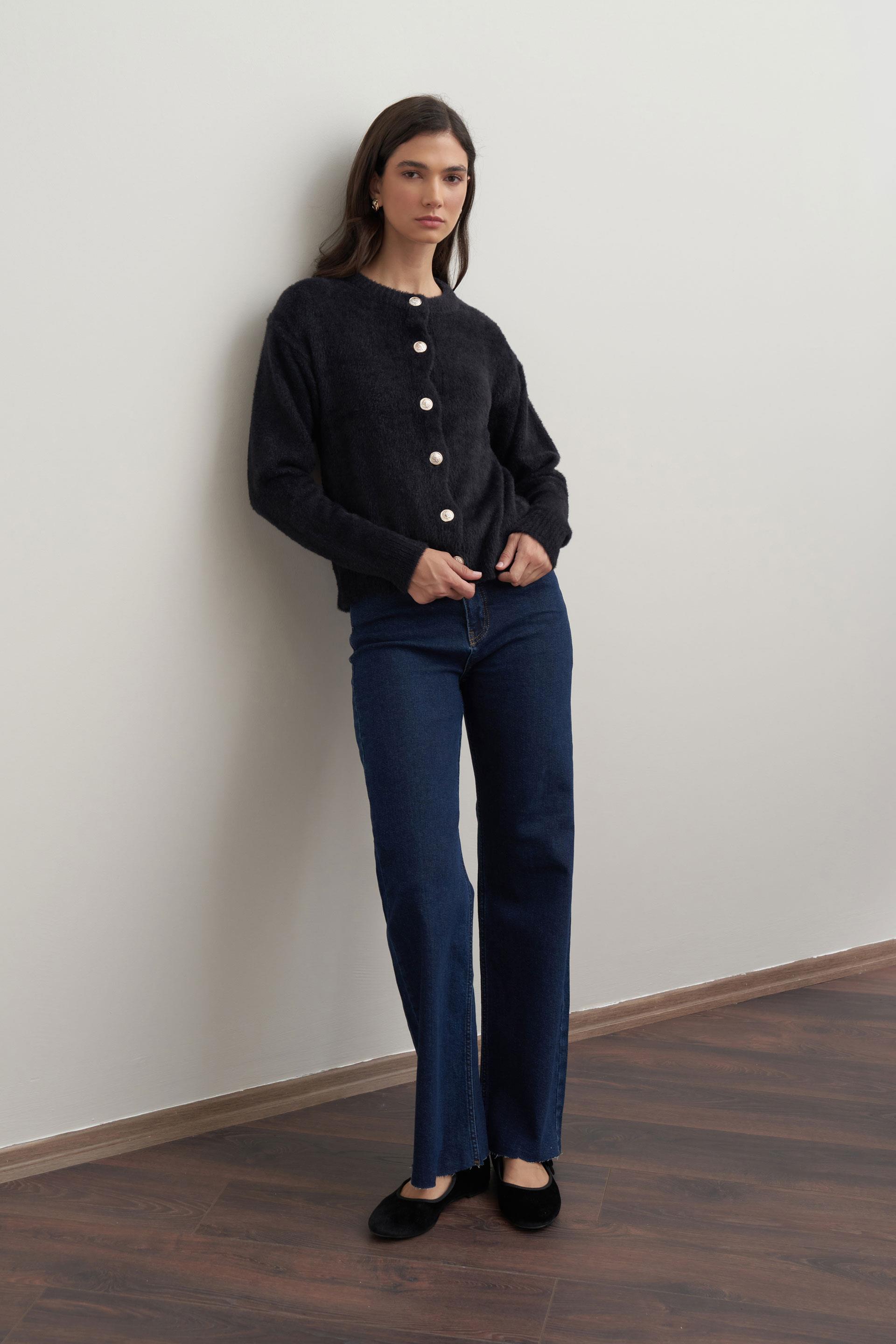 Siyah-Yumuşak Dokulu Dügmeli Hırka