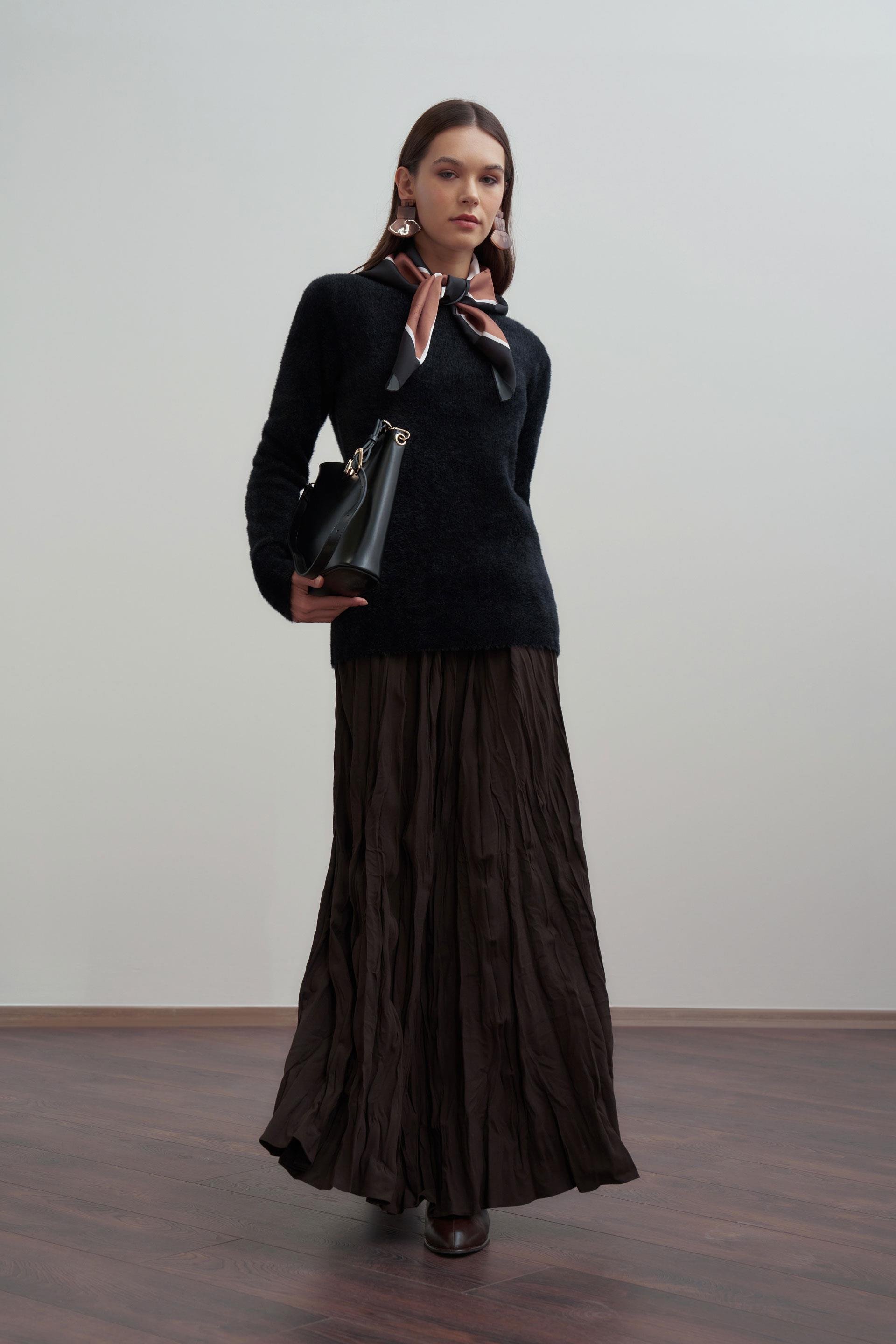 Siyah-Yumuşak Dokulu Kazak