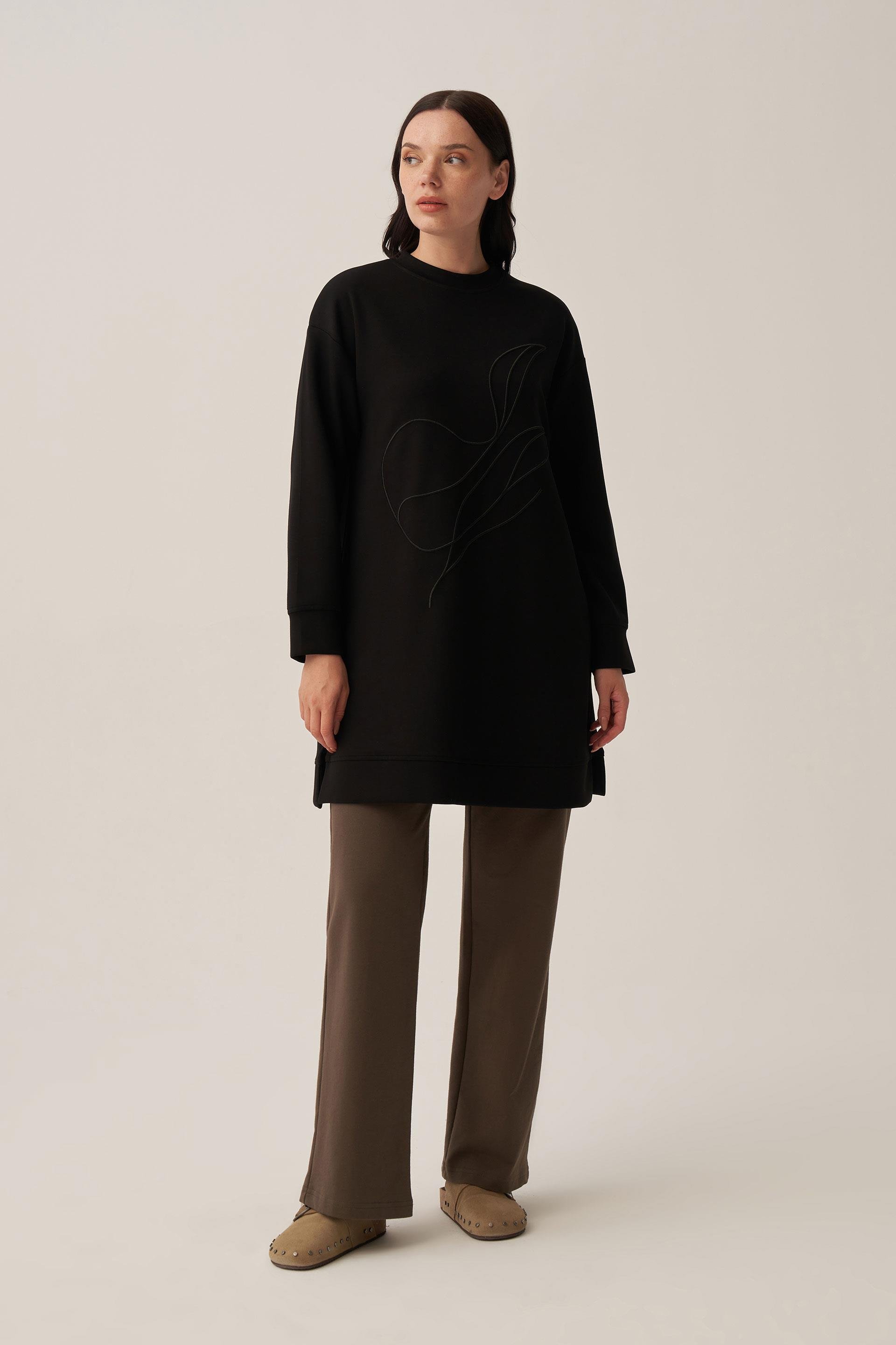 Siyah-Yumuşak Dokulu Nakışlı Sweatshirt