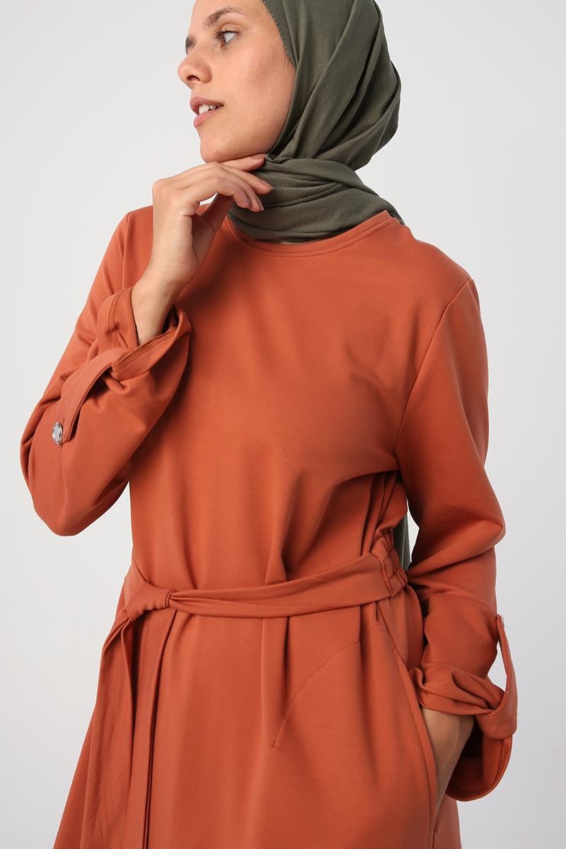 Tarçın01-Kolları Apoletli Kuşaklı Elbise