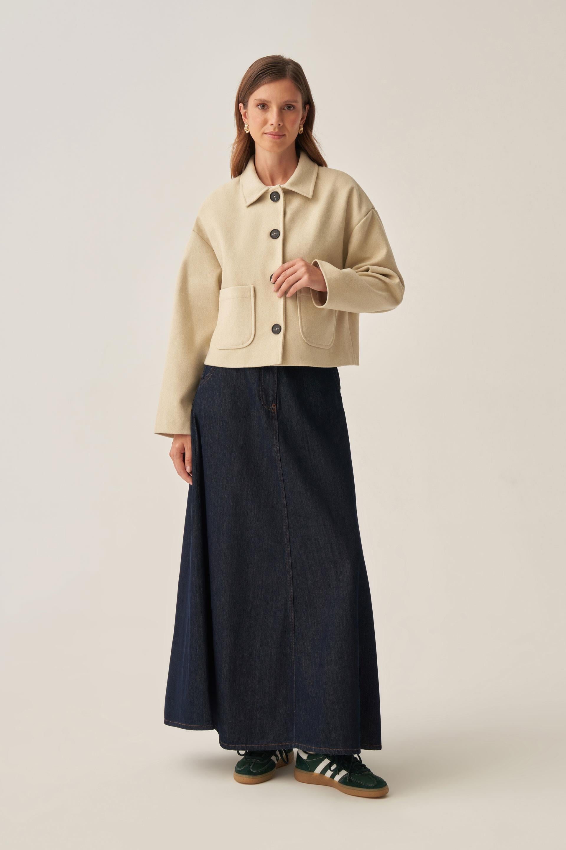 Taş-Düğmeli Kısa Kaşe Ceket