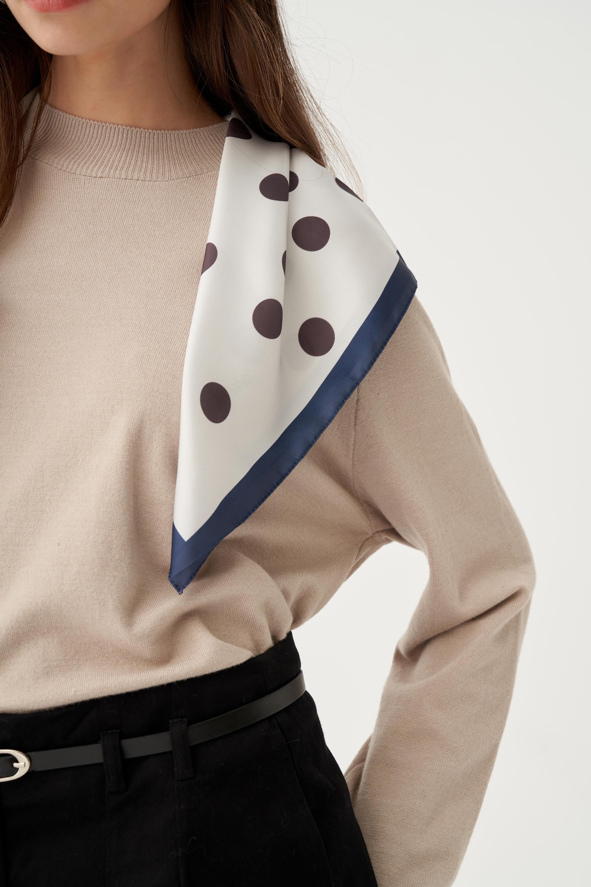 Taş-Etek Ucu Pis Kıvırma Triko Kazak