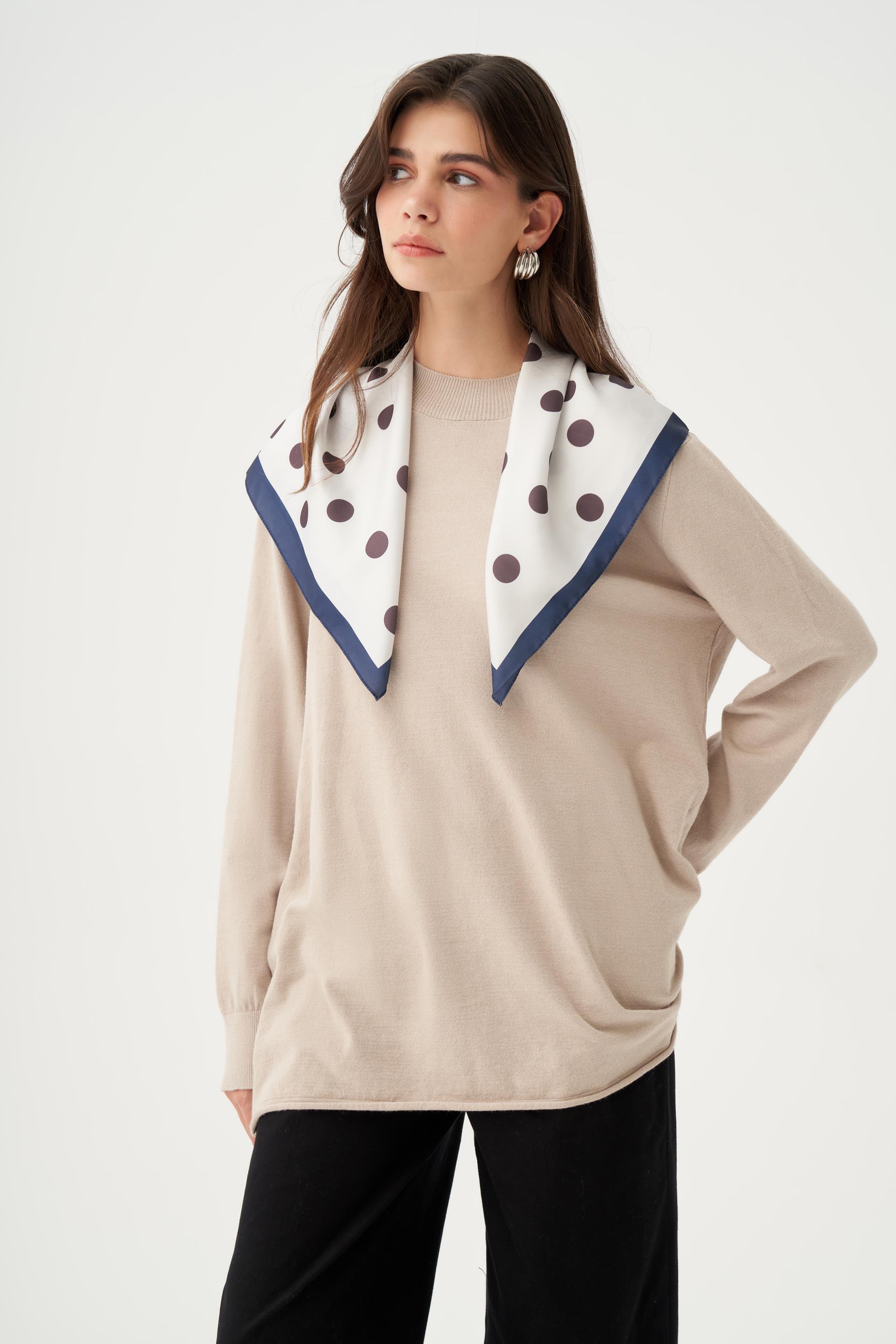 Taş-Etek Ucu Pis Kıvırma Triko Kazak