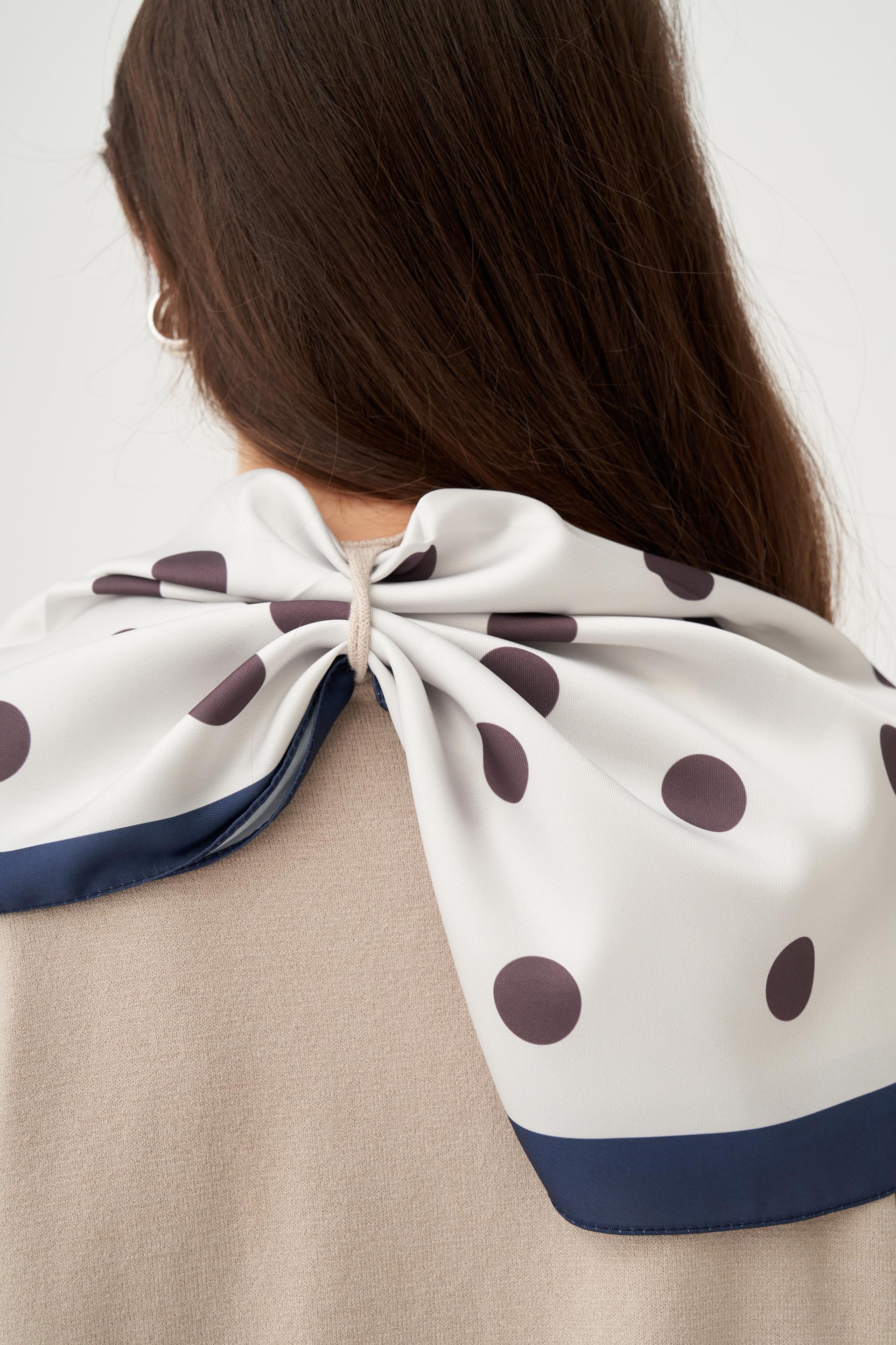 Taş-Etek Ucu Pis Kıvırma Triko Kazak