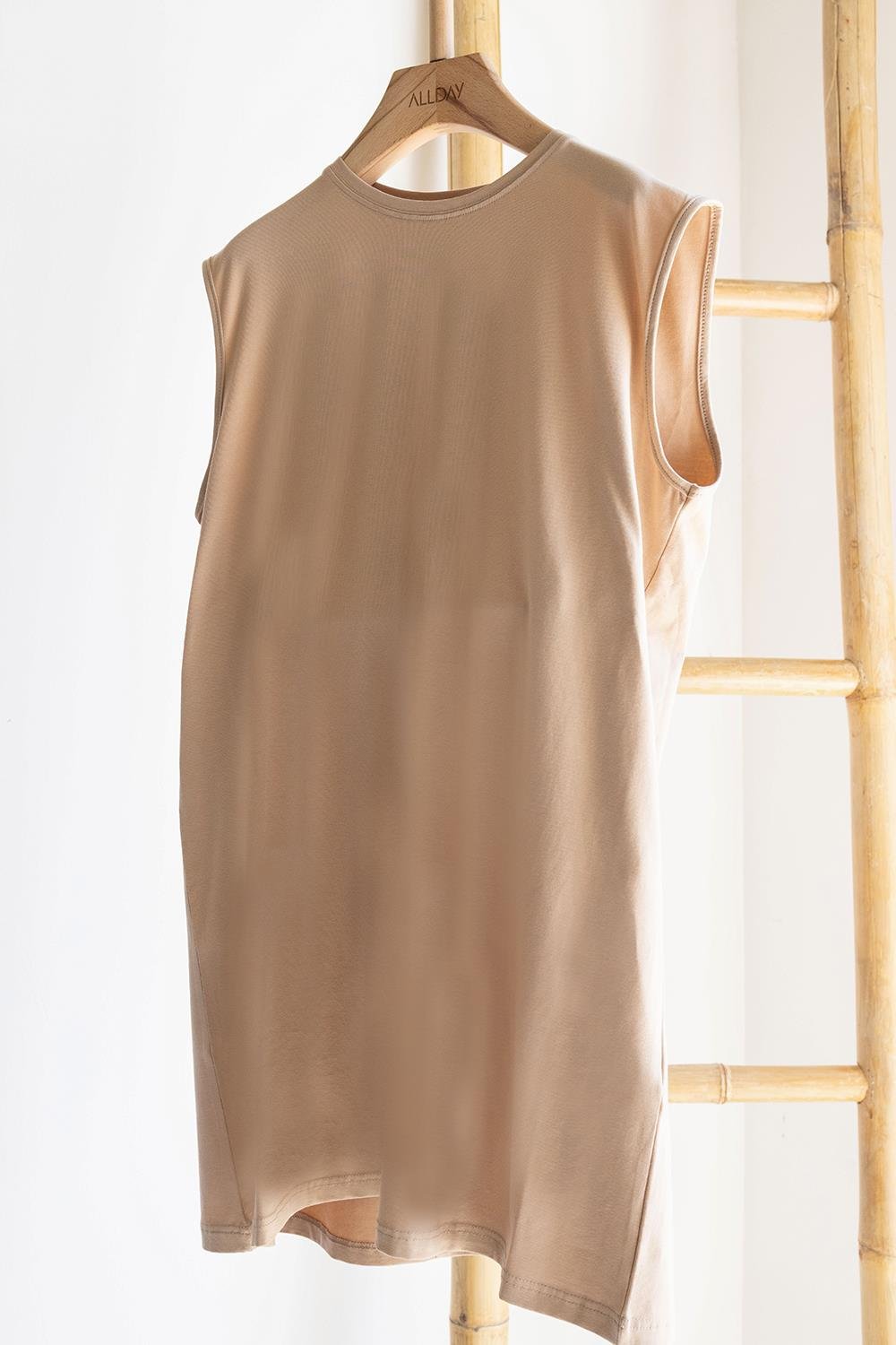 Crew Neck Sleeveless Long T-shirt