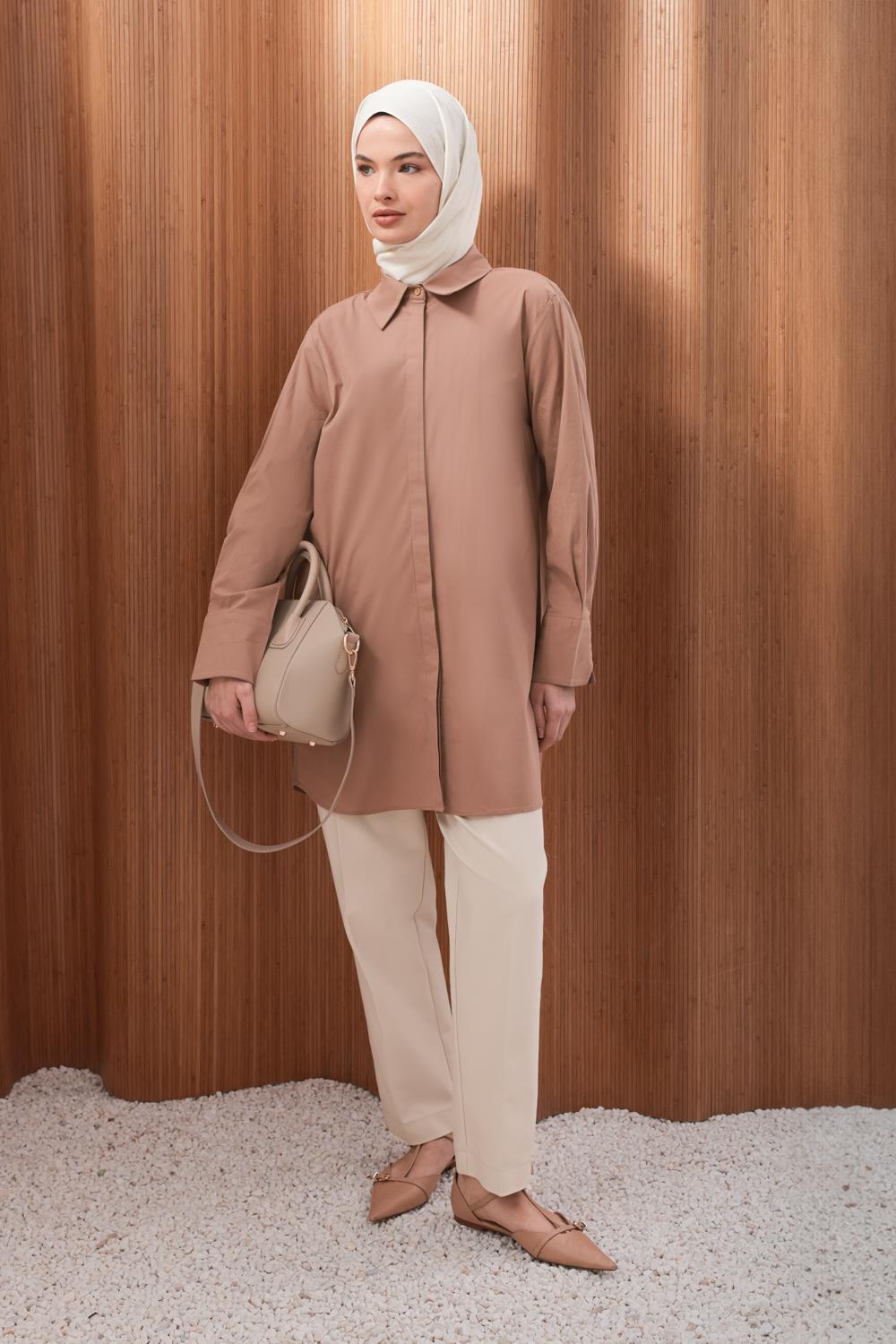 Vizon-Manşeti Yırtmaç Detaylı Poplin Gömlek