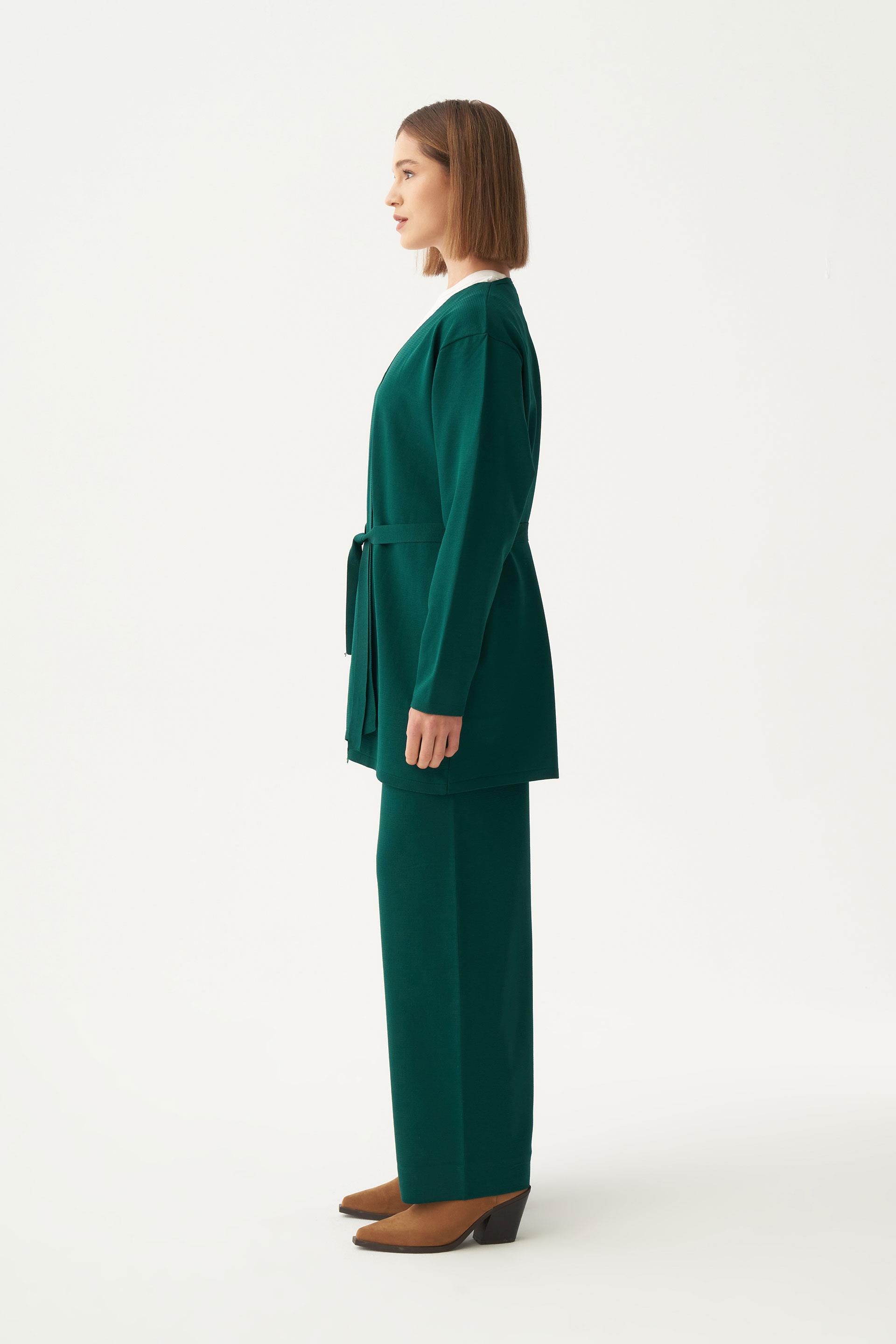 Zümrüt-Belden Baglamalı Triko Pantolonlu Takım