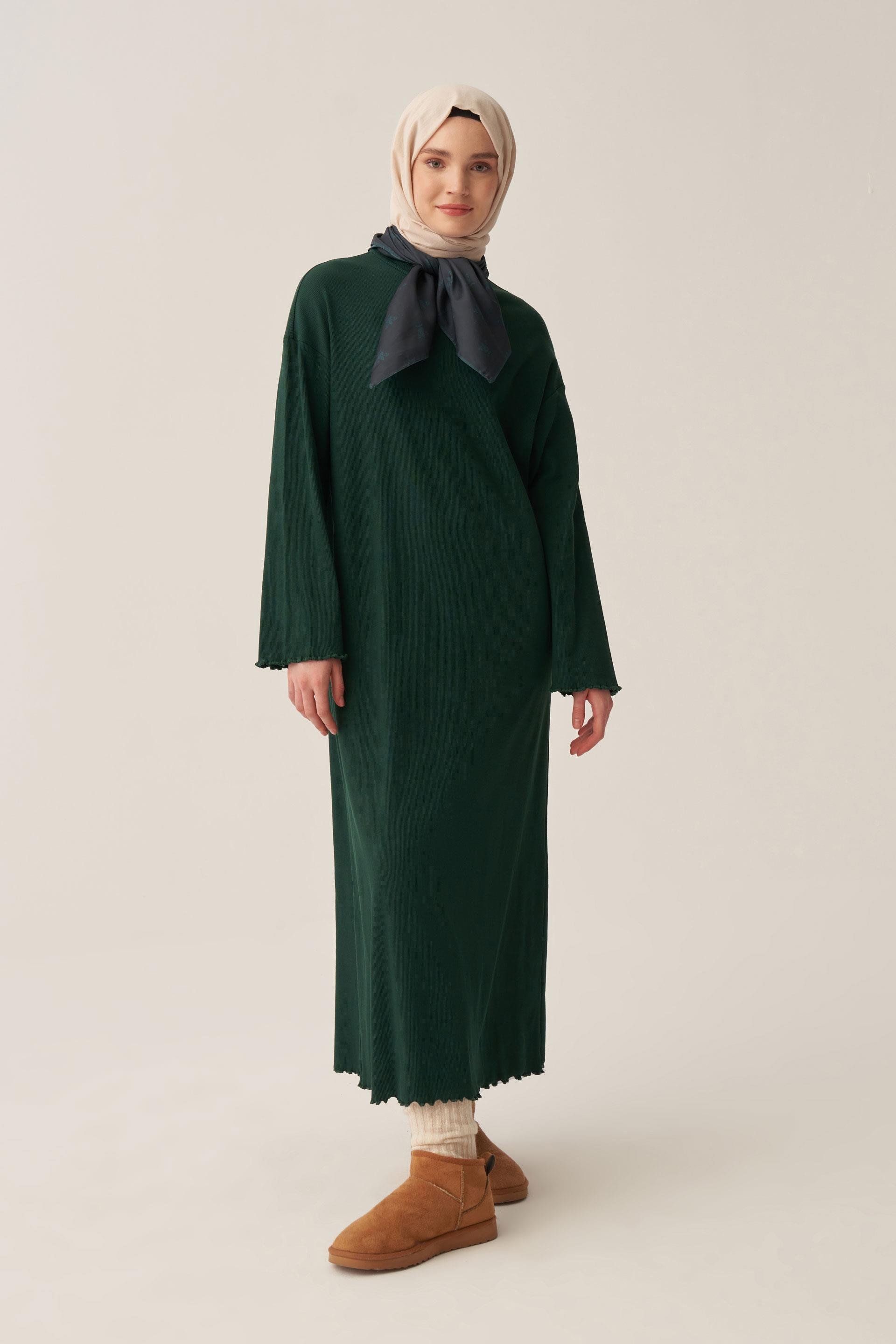 Zümrüt-Fırfır Detaylı Kaşkorse Elbise