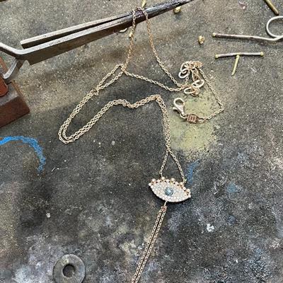 ECCE Eye See You w/Ball Diamond Eyelash Hand Necklace