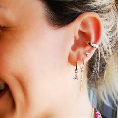 Pırlantalı Harf Charmlı Düz Altın Halka Küpe