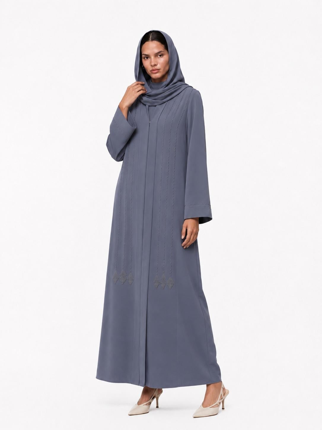Dubai İpeği Nakış Detaylı Abaya