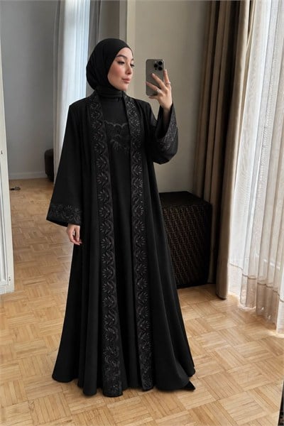 Dubai İpeği Kenar İşlemeli Siyah Abaya