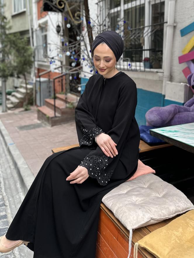 KOLLARI İŞLEMELİ FERACE