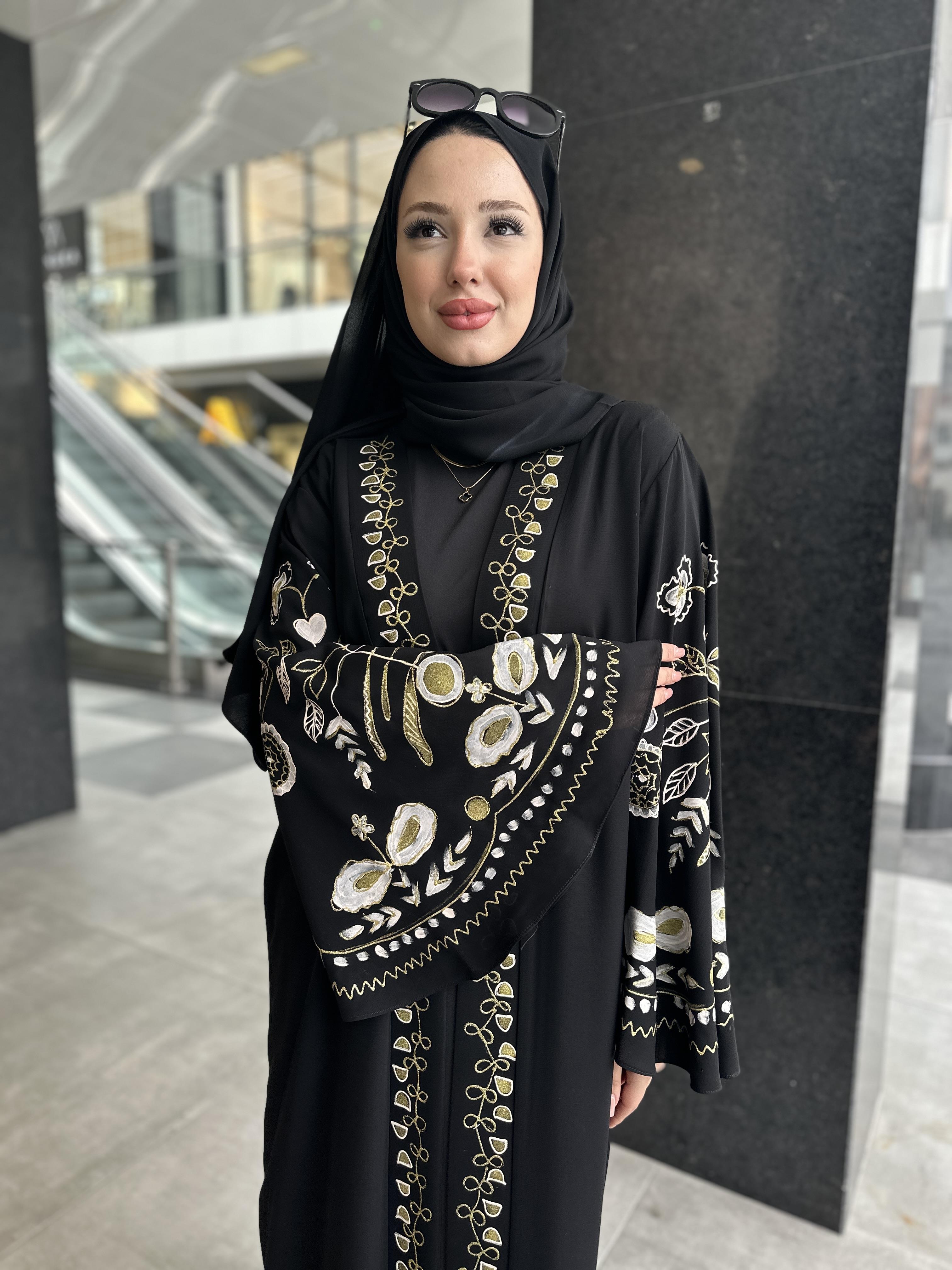 LARİSSA ABAYA