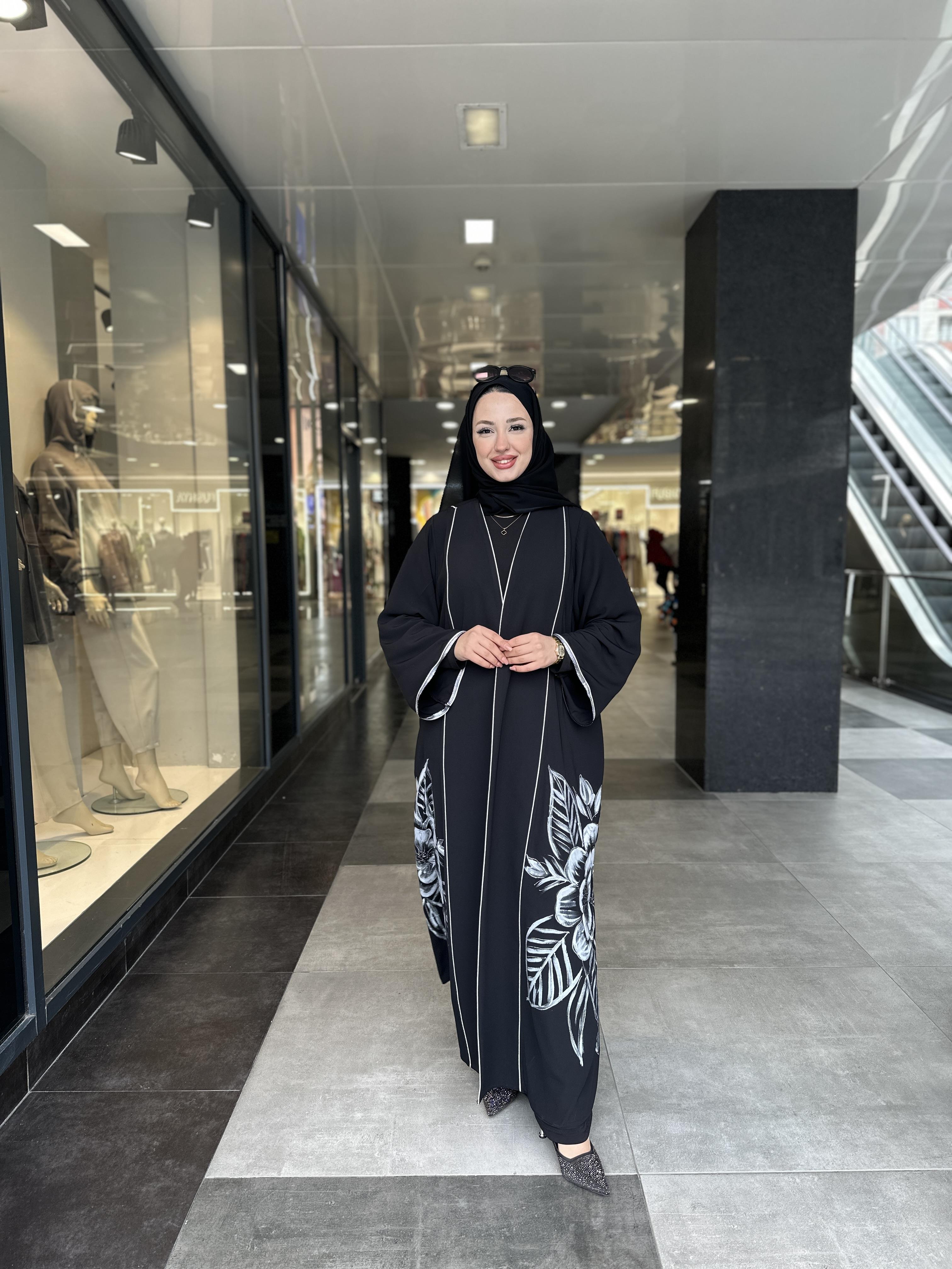 LUCİA ABAYA