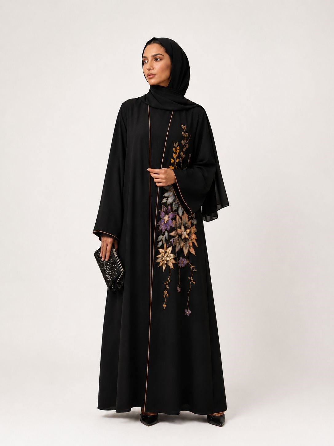 Siyah Gold Nakış Detaylı Abaya