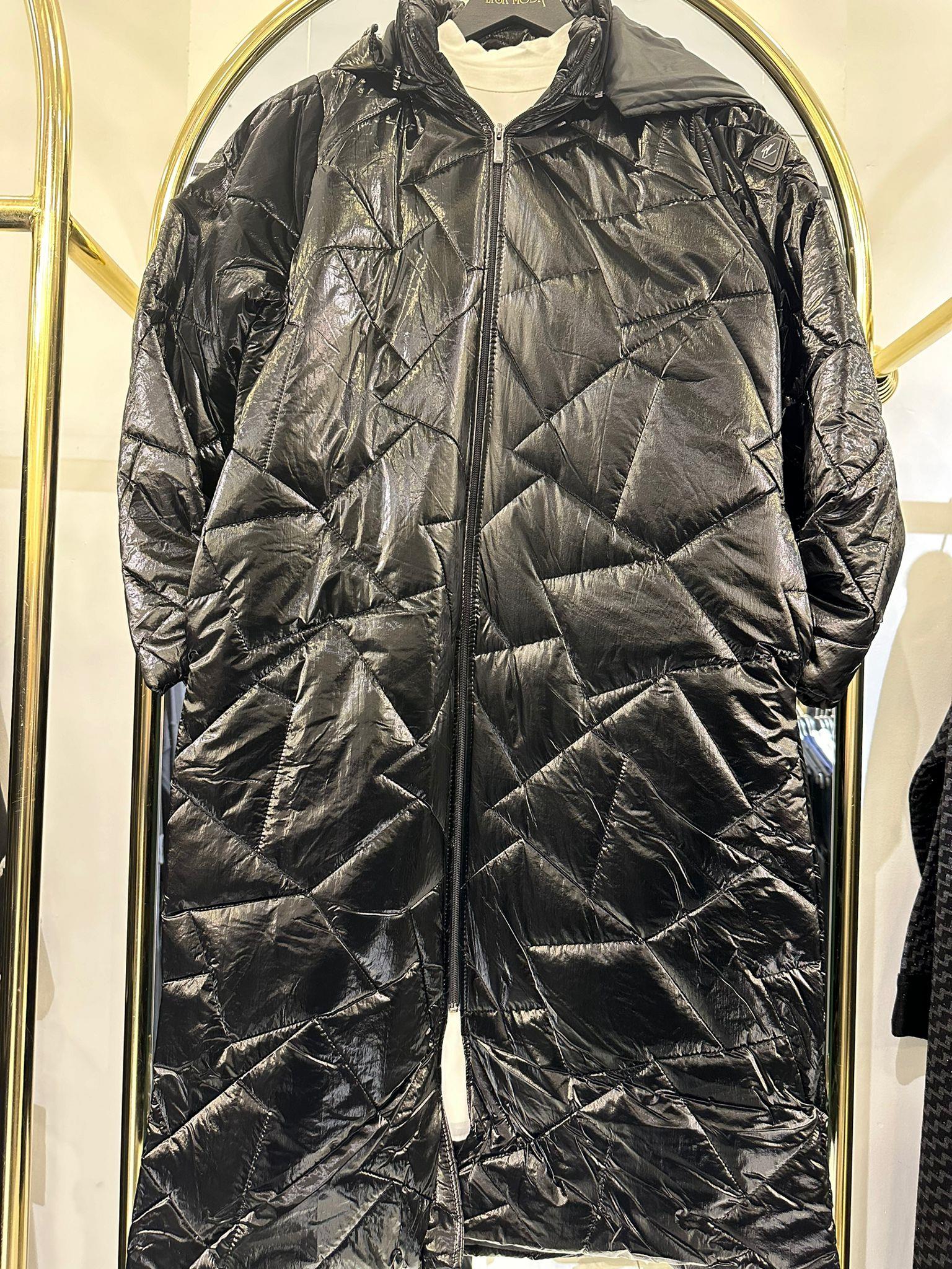 SİYAH PARLAK ŞİŞME MONT