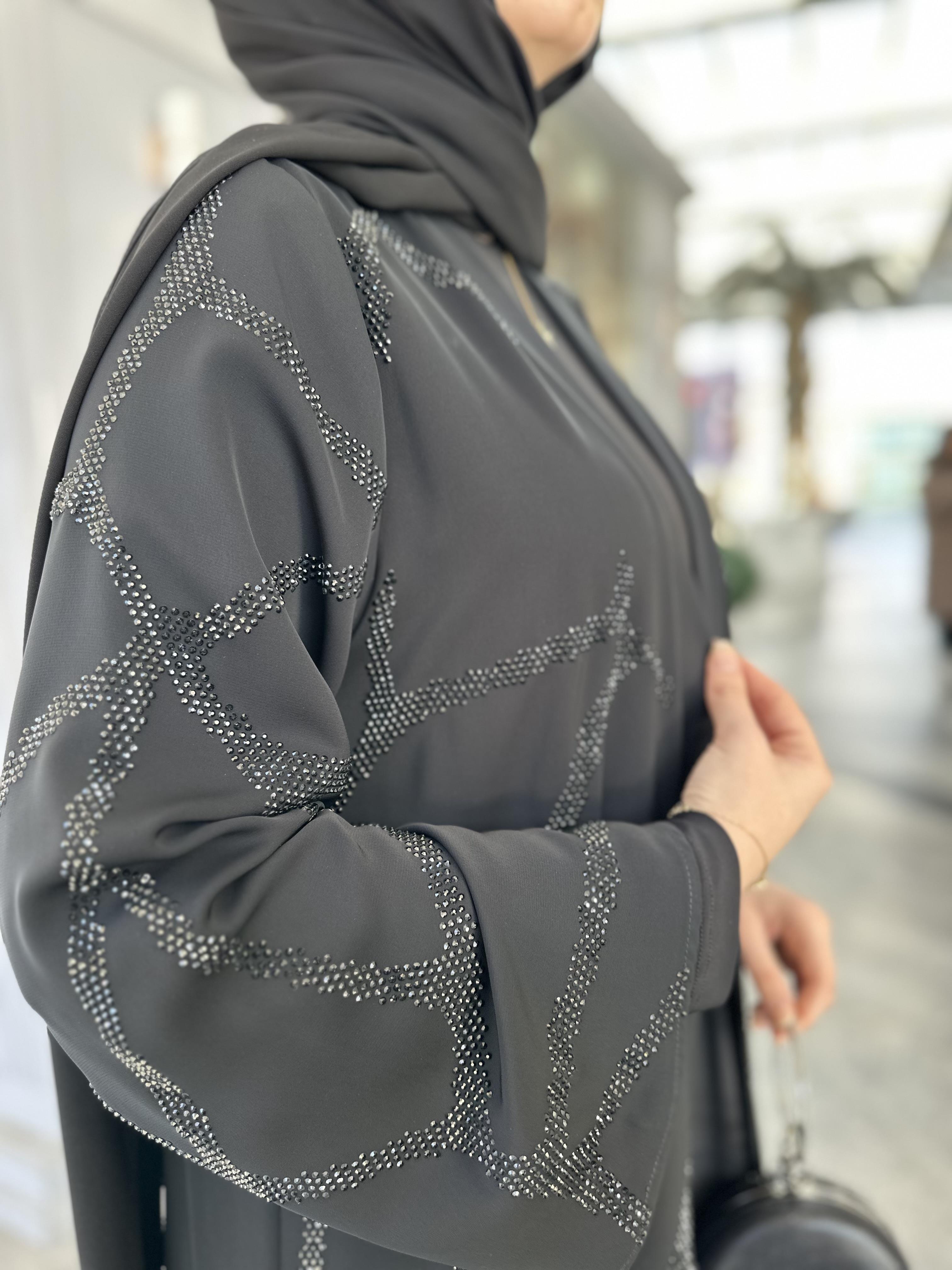 Siyah taş desenli abaya takım