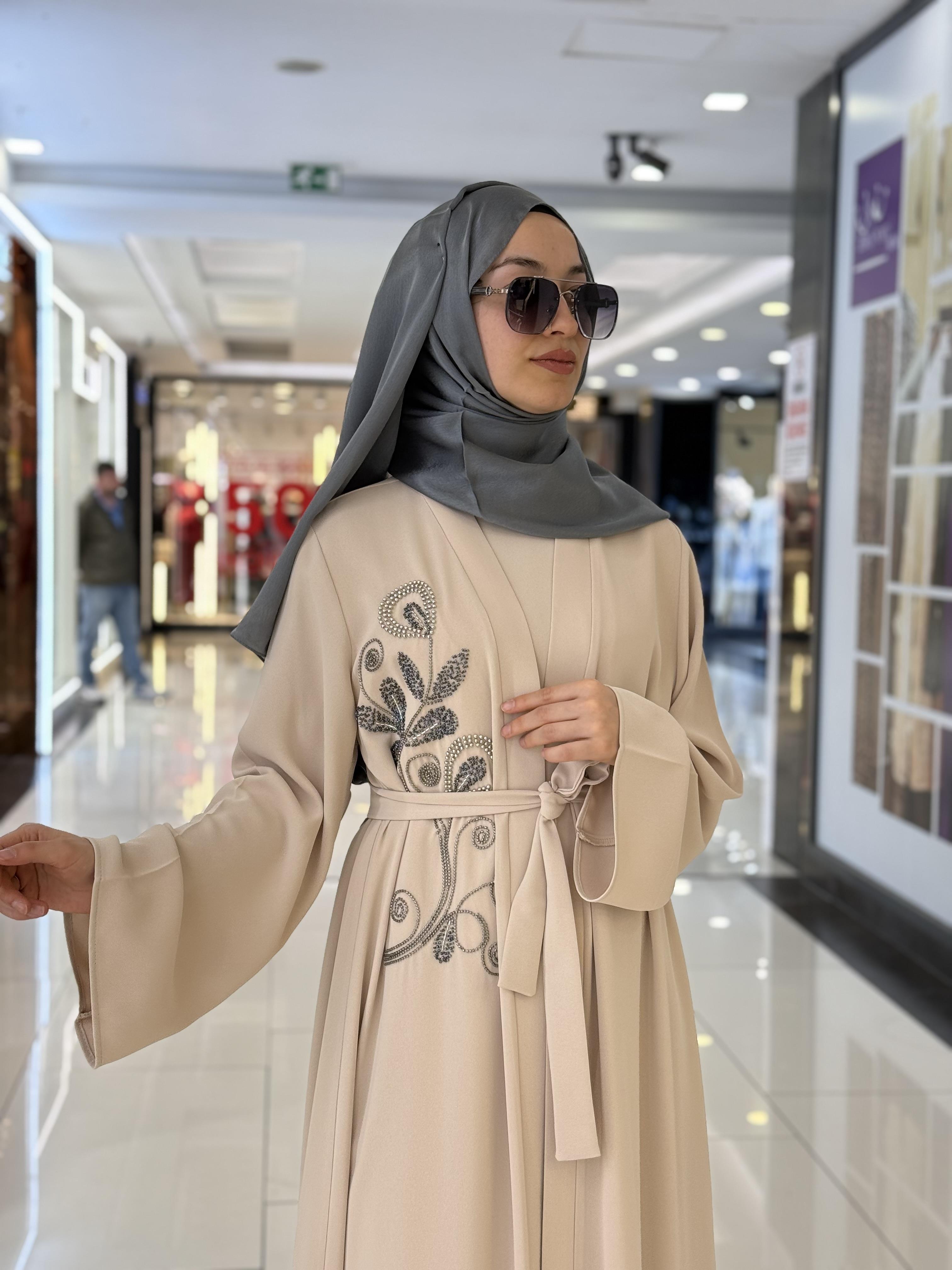 YAKASI İŞLEMELİ ABAYA TAKIM SİYAH